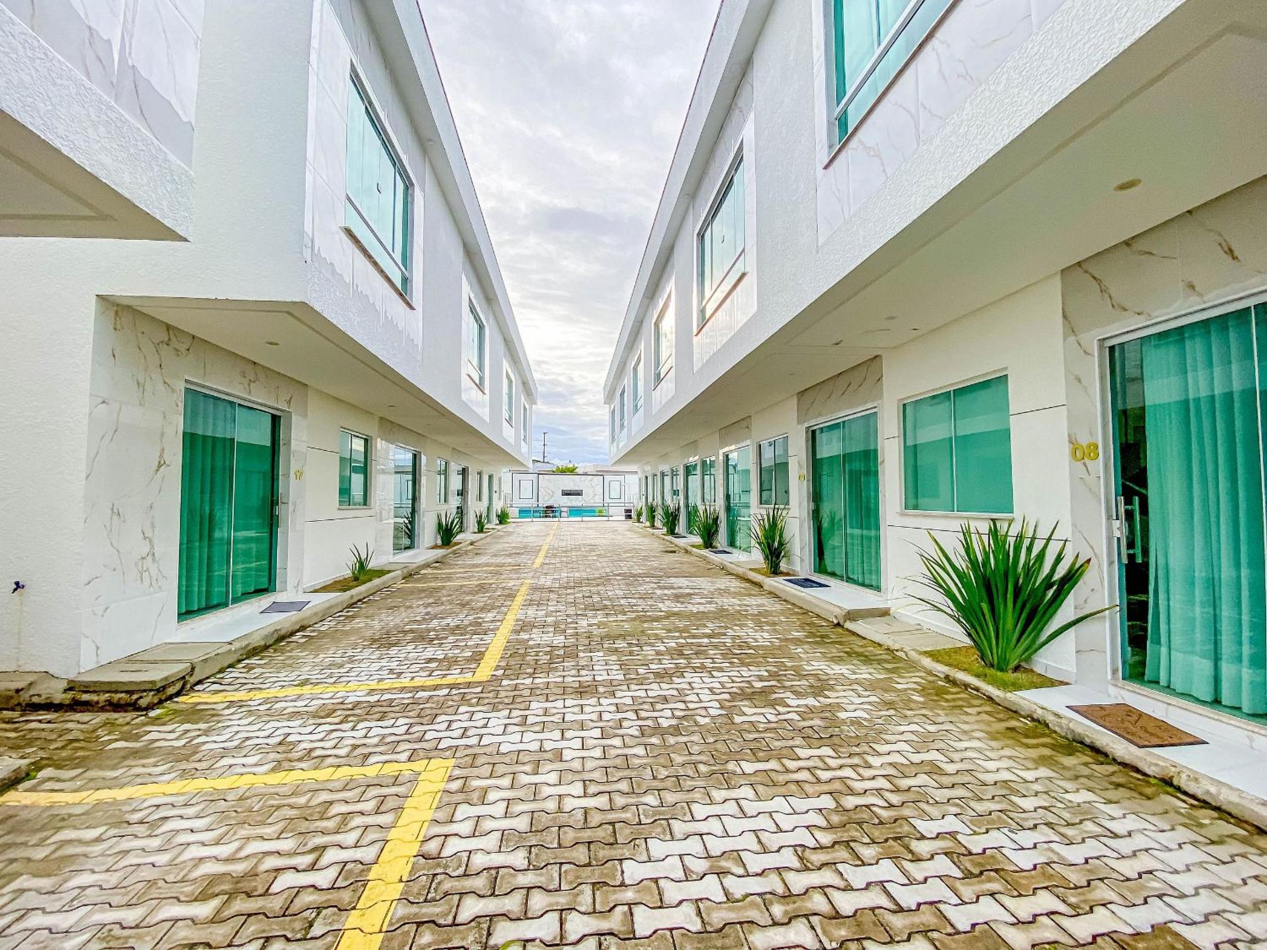 Casa com 4 quartos em condomínio com piscina e área gourmet próximo à praia de Taperapuã