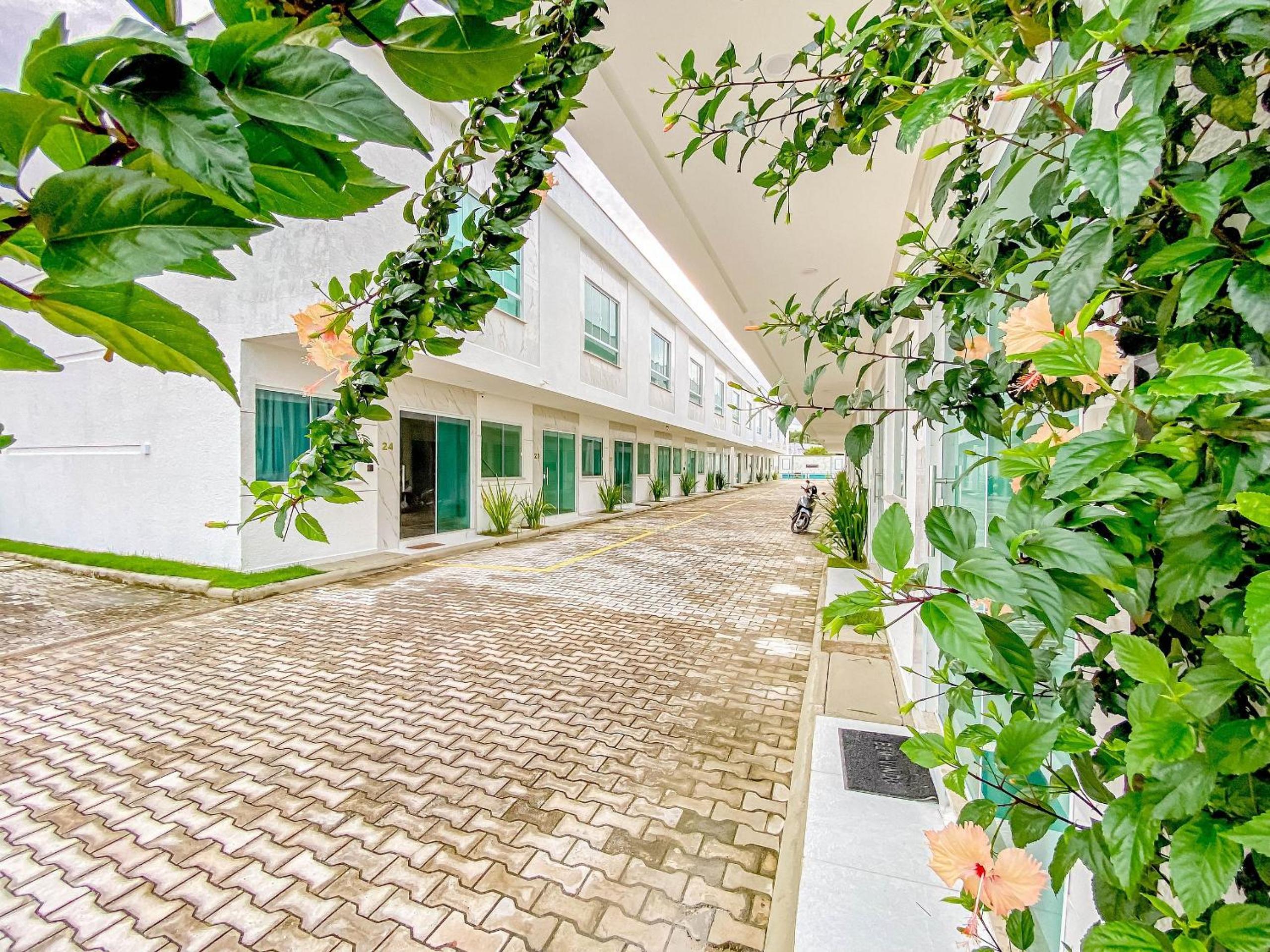 Casa com 4 quartos em condomínio com piscina e área gourmet próximo à praia de Taperapuã