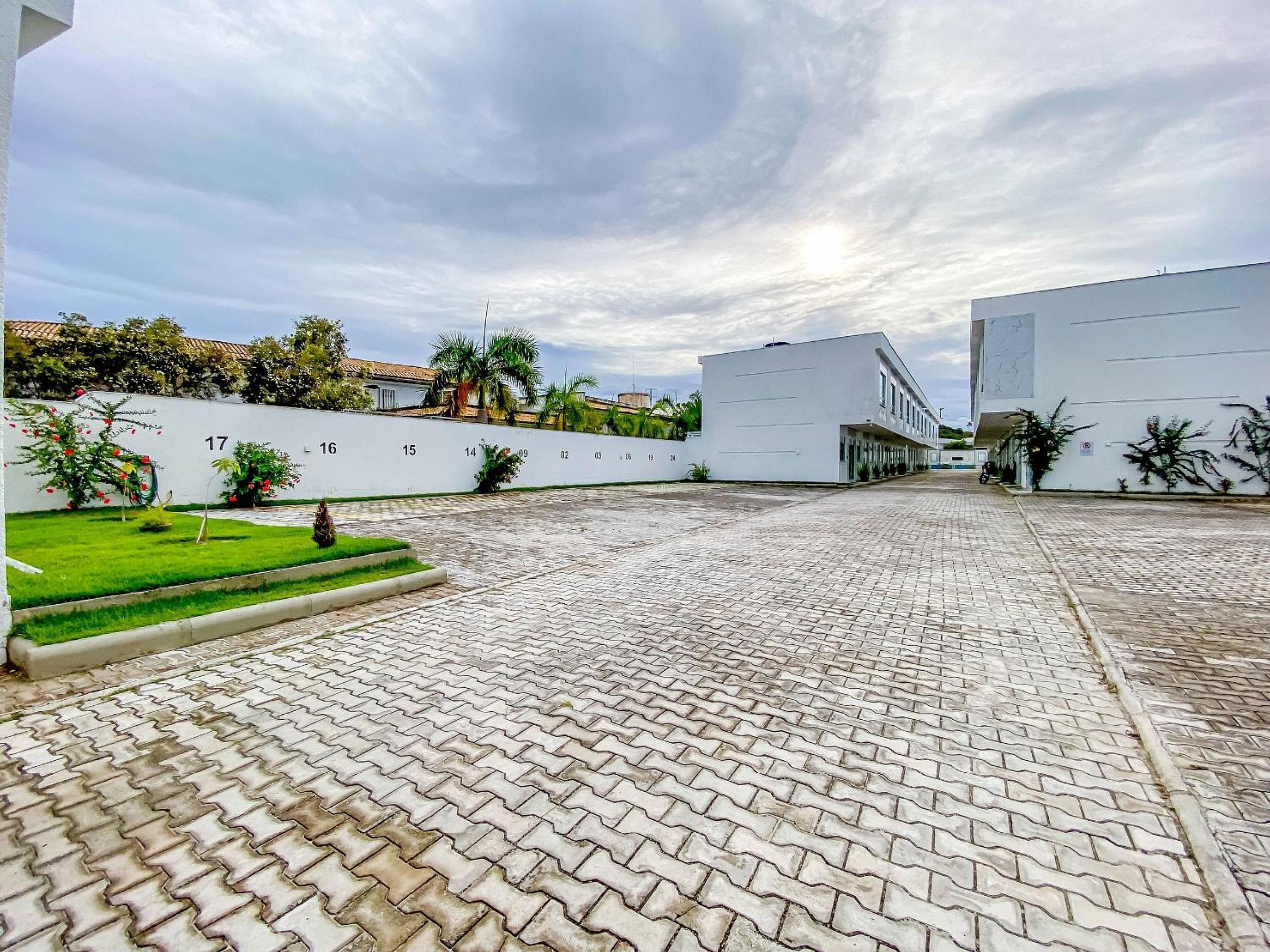 Casa com 4 quartos em condomínio com piscina e área gourmet próximo à praia de Taperapuã
