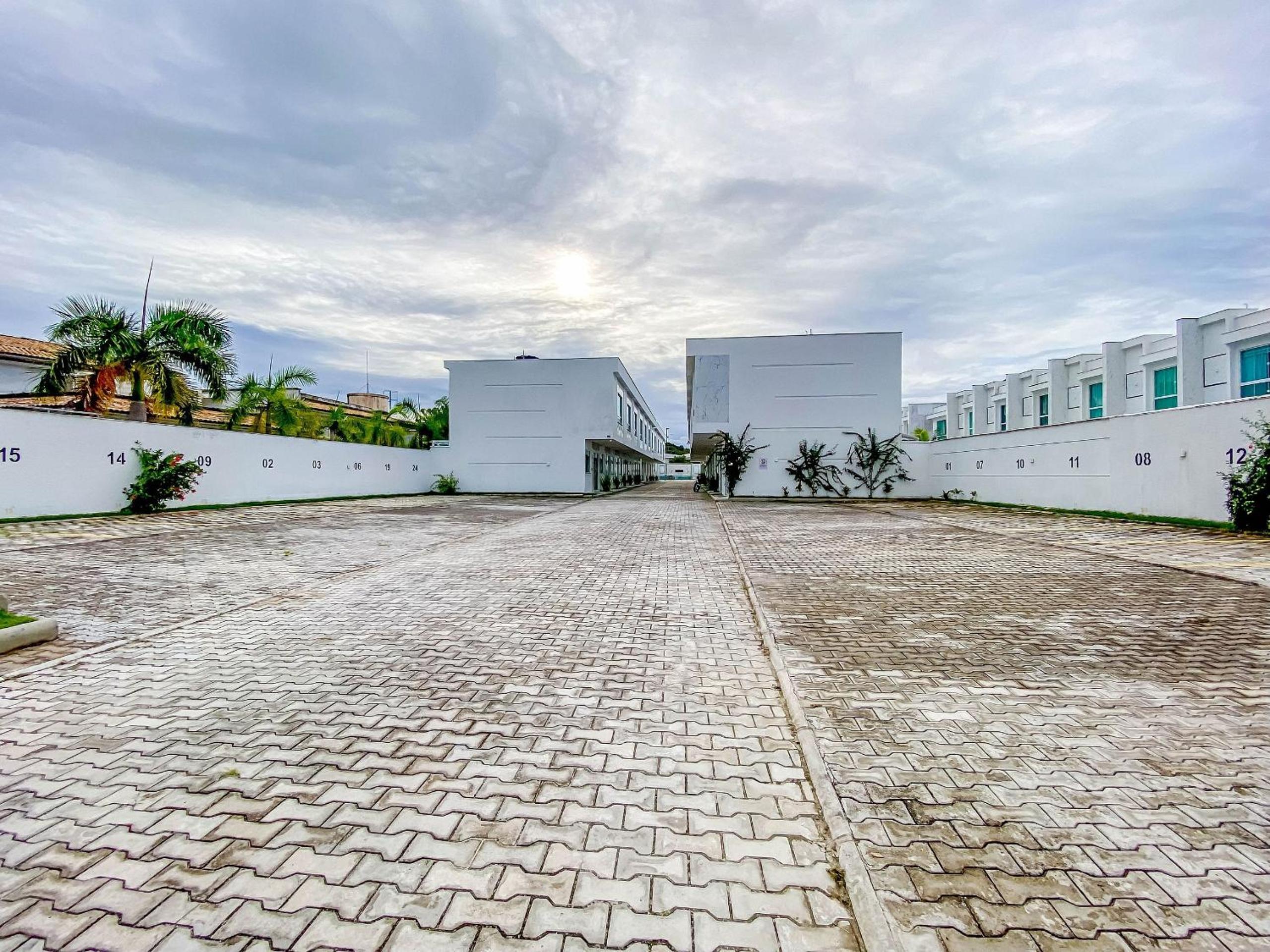 Casa com 4 quartos em condomínio com piscina e área gourmet próximo à praia de Taperapuã