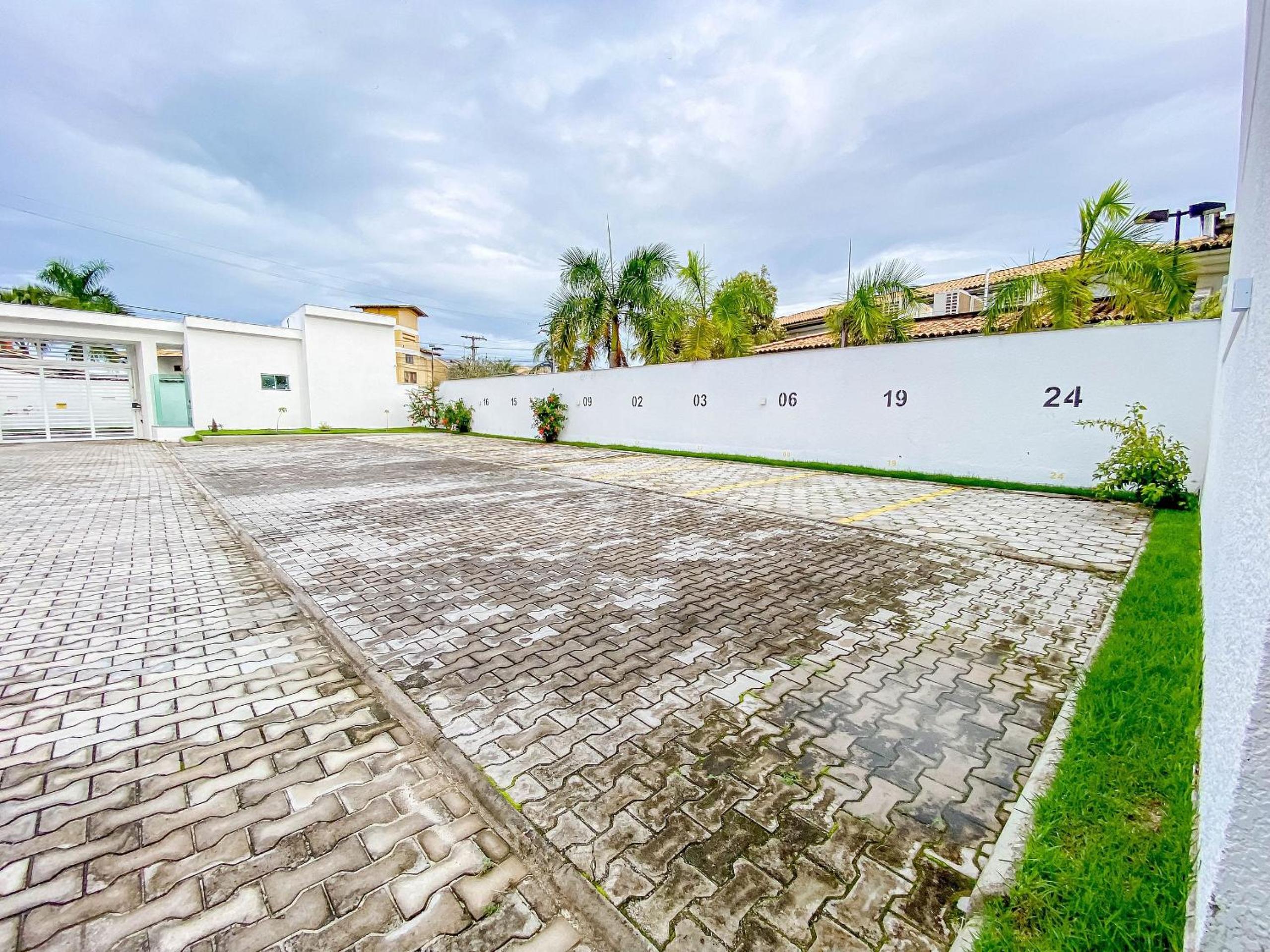 Casa com 4 quartos em condomínio com piscina e área gourmet próximo à praia de Taperapuã