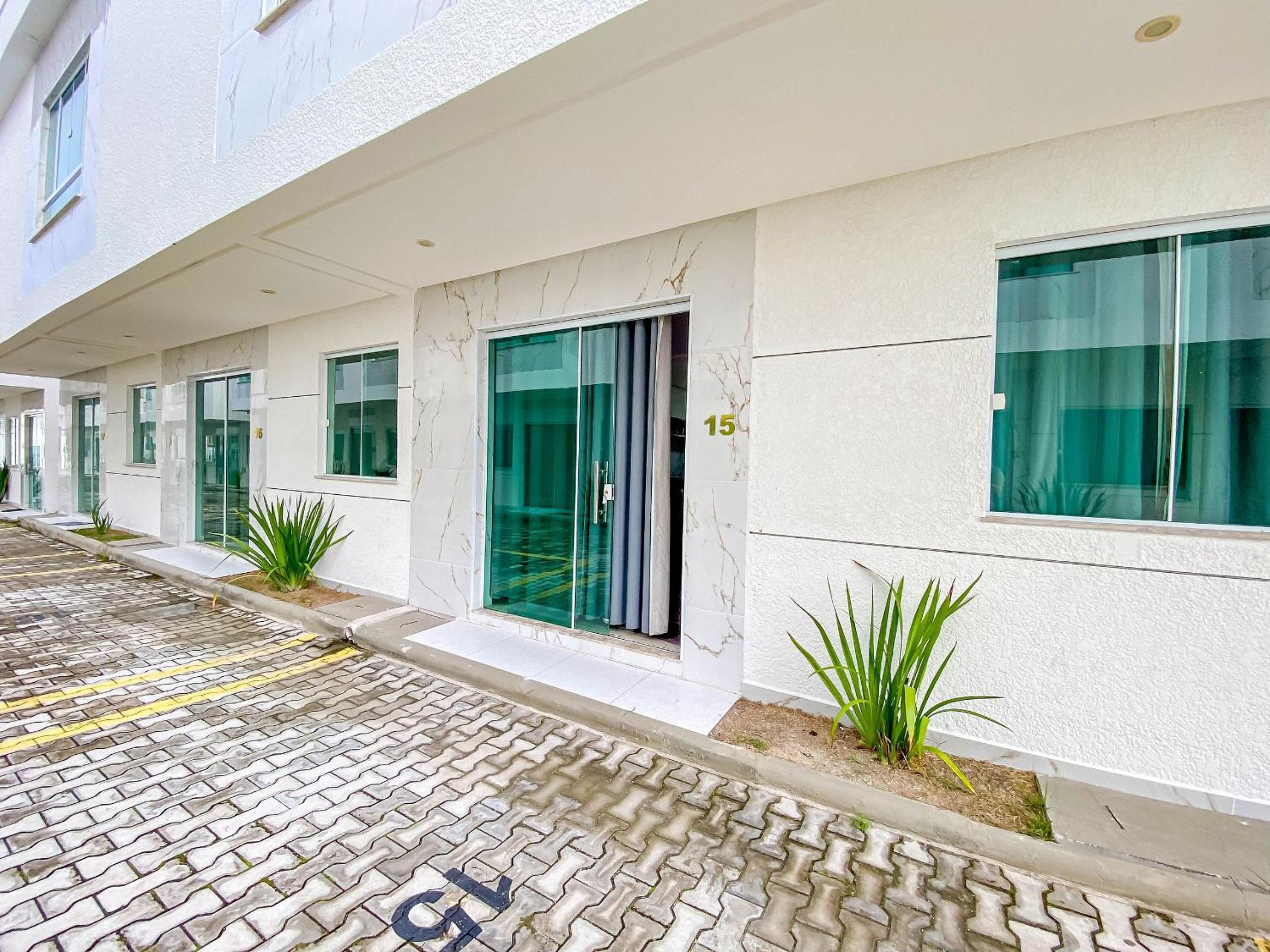 Casa com 4 quartos em condomínio com piscina e área gourmet próximo à praia de Taperapuã