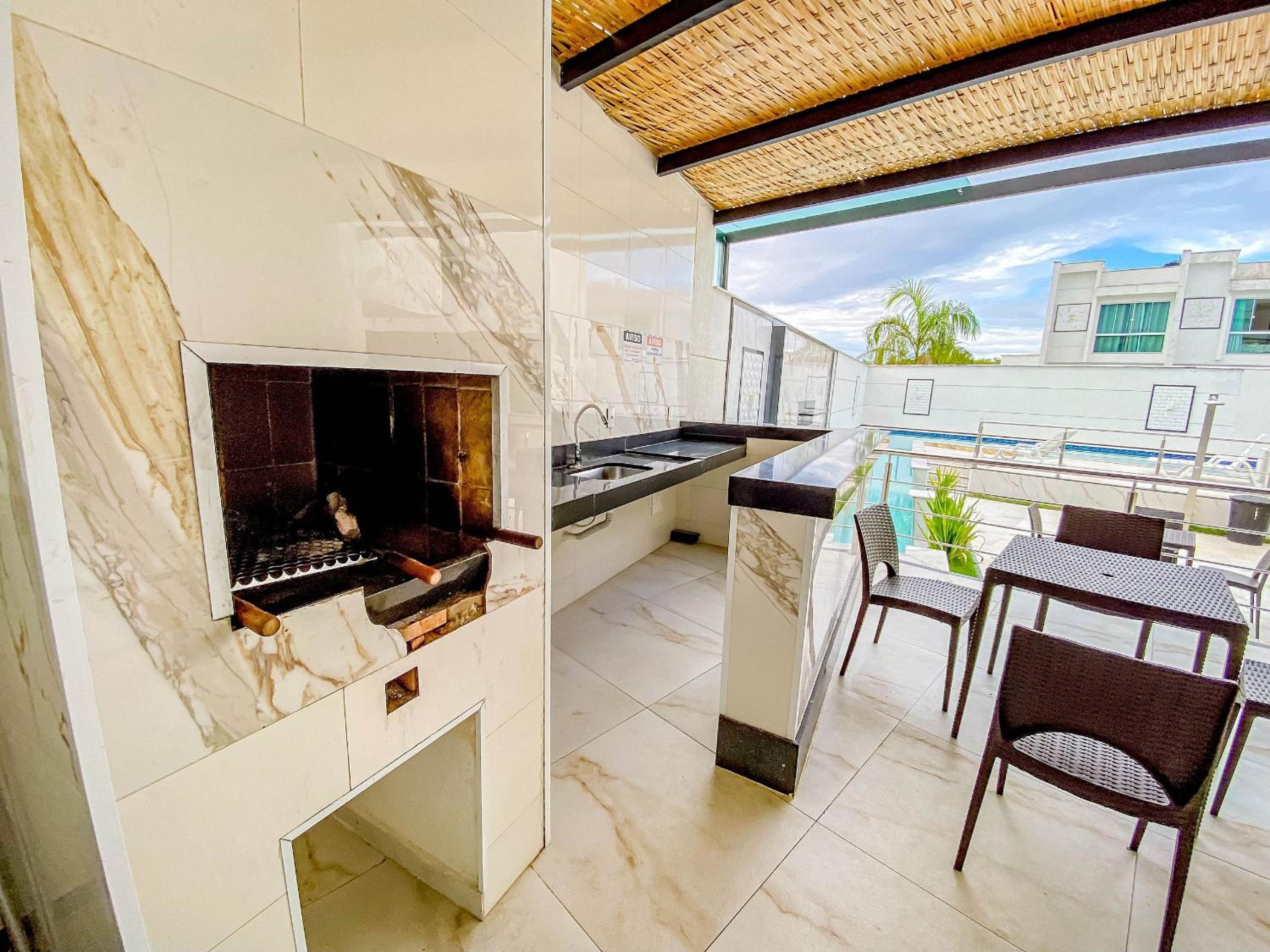 Casa com 4 quartos em condomínio com piscina e área gourmet próximo à praia de Taperapuã