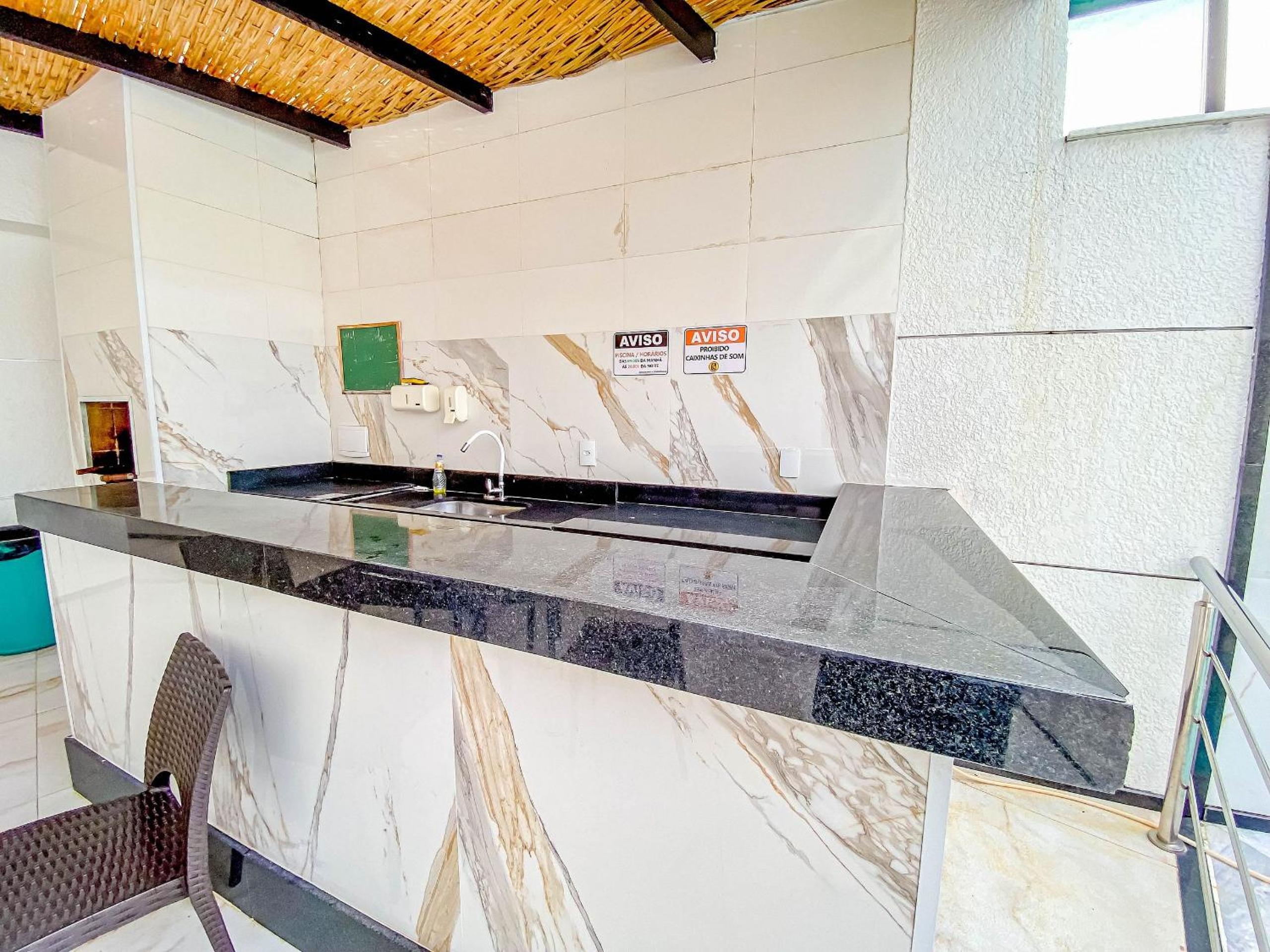 Casa com 4 quartos em condomínio com piscina e área gourmet próximo à praia de Taperapuã
