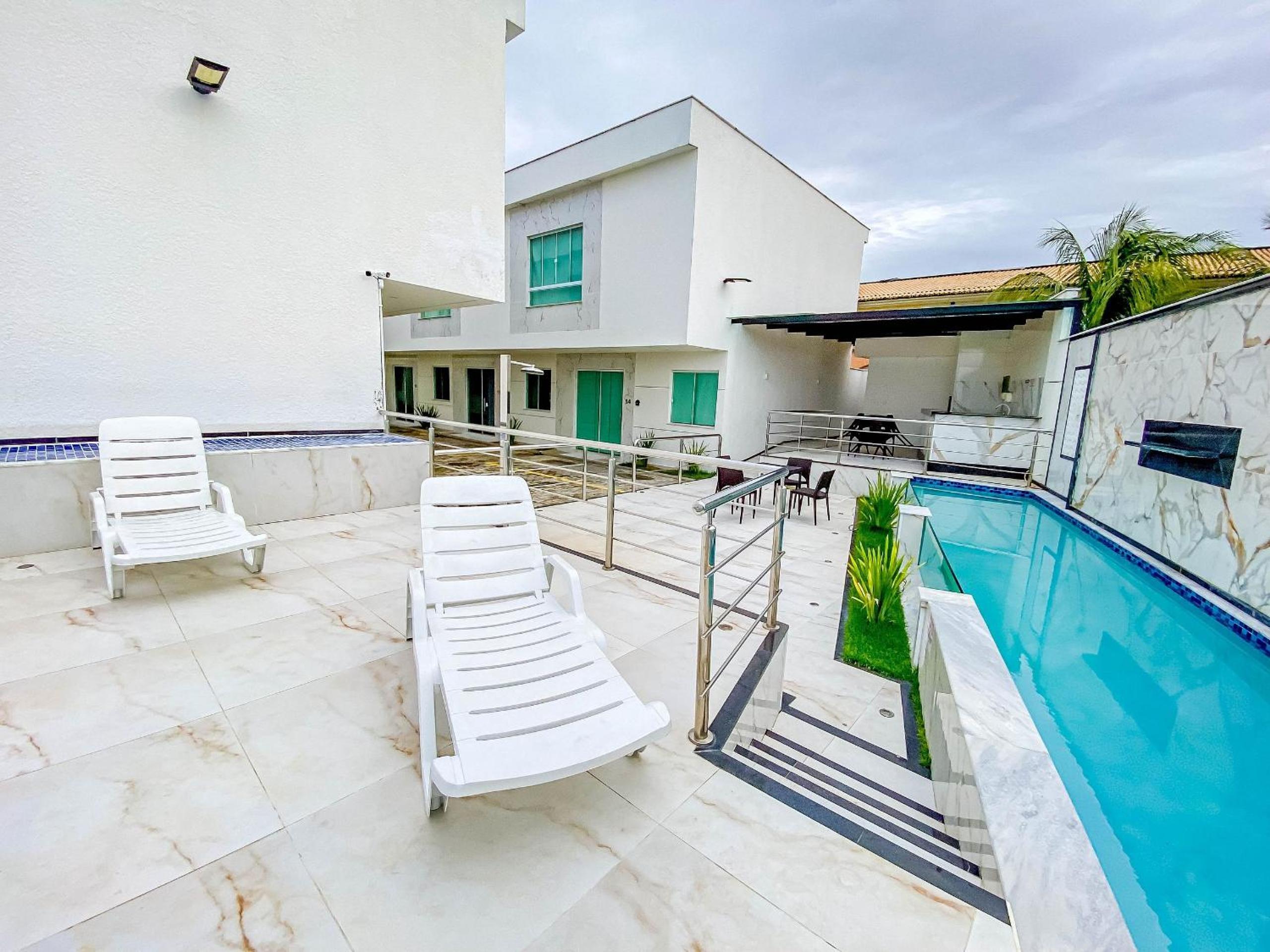 Casa com 4 quartos em condomínio com piscina e área gourmet próximo à praia de Taperapuã
