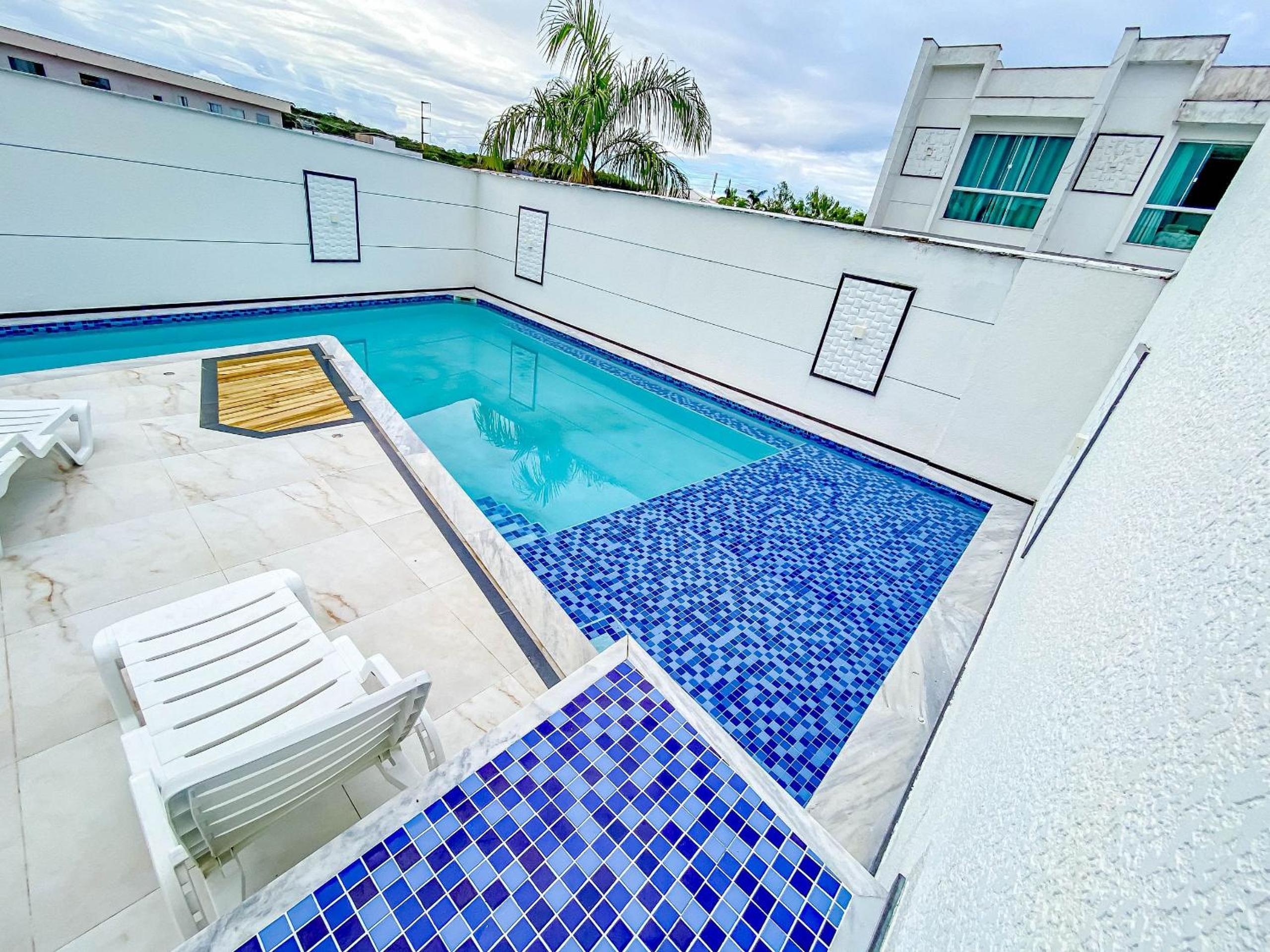 Casa com 4 quartos em condomínio com piscina e área gourmet próximo à praia de Taperapuã