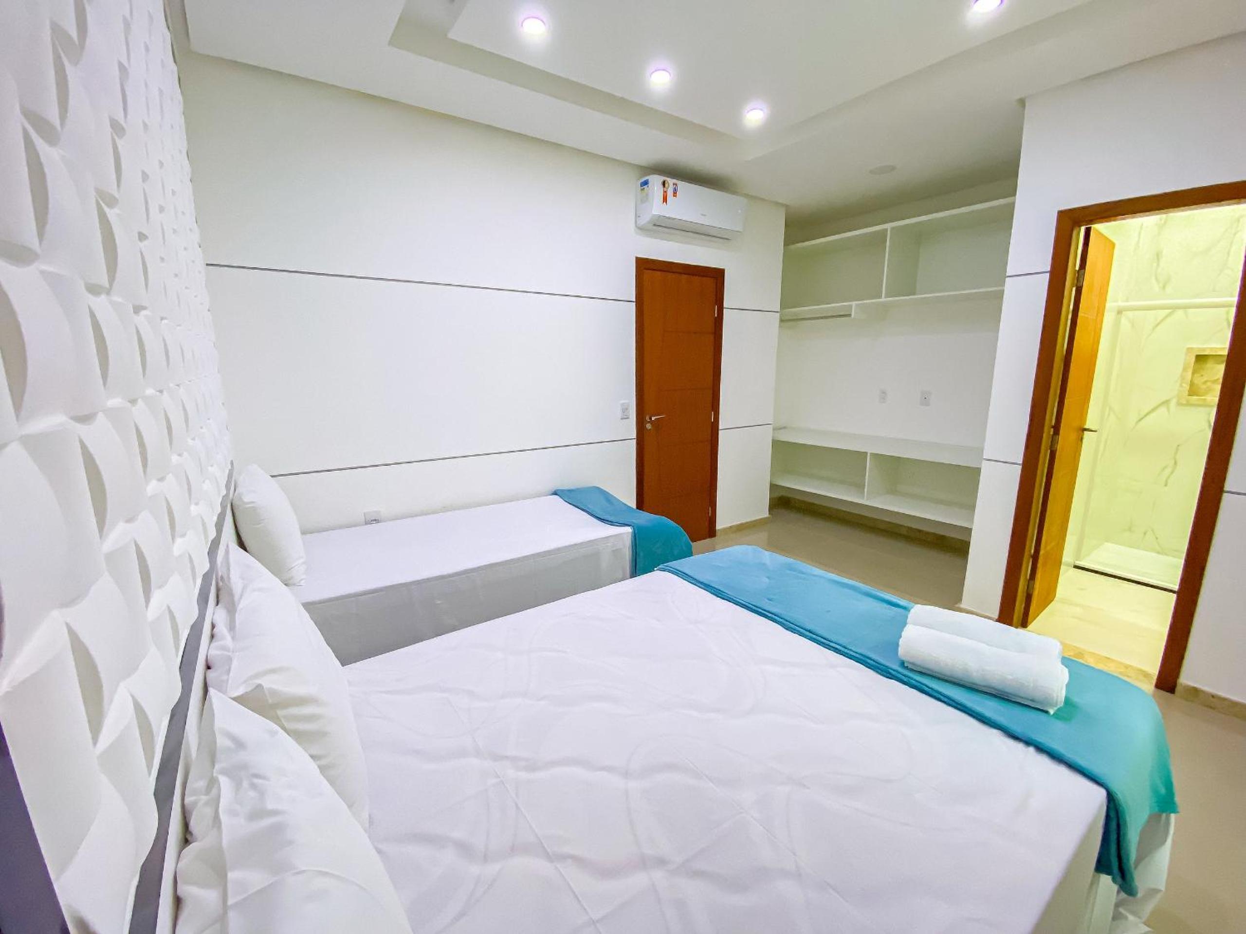 Casa com 4 quartos em condomínio com piscina e área gourmet próximo à praia de Taperapuã