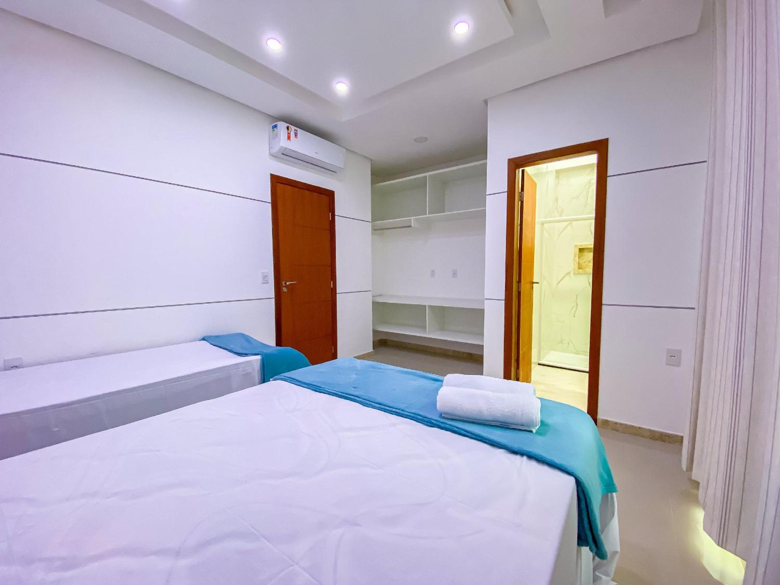Casa com 4 quartos em condomínio com piscina e área gourmet próximo à praia de Taperapuã