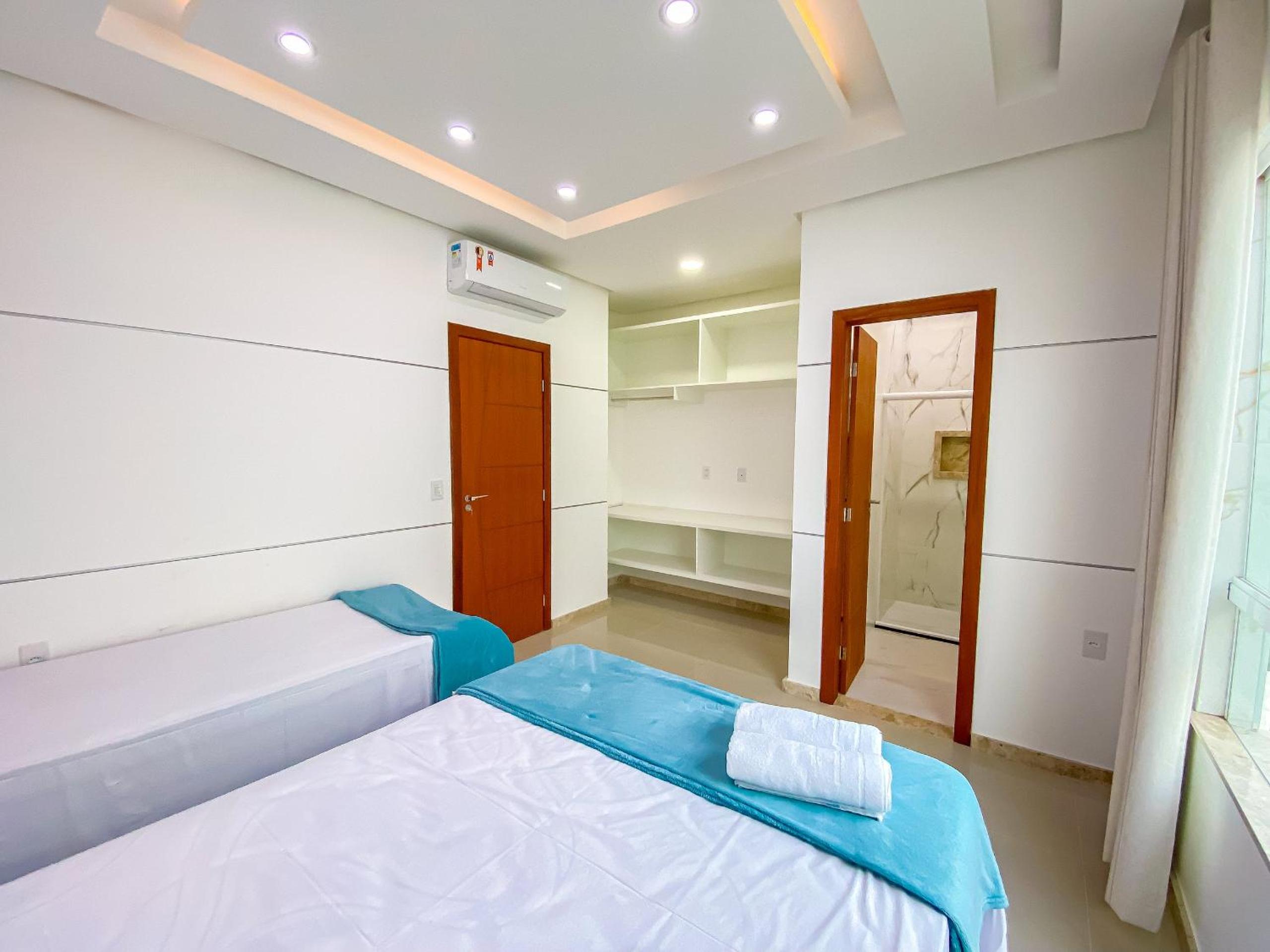 Casa com 4 quartos em condomínio com piscina e área gourmet próximo à praia de Taperapuã