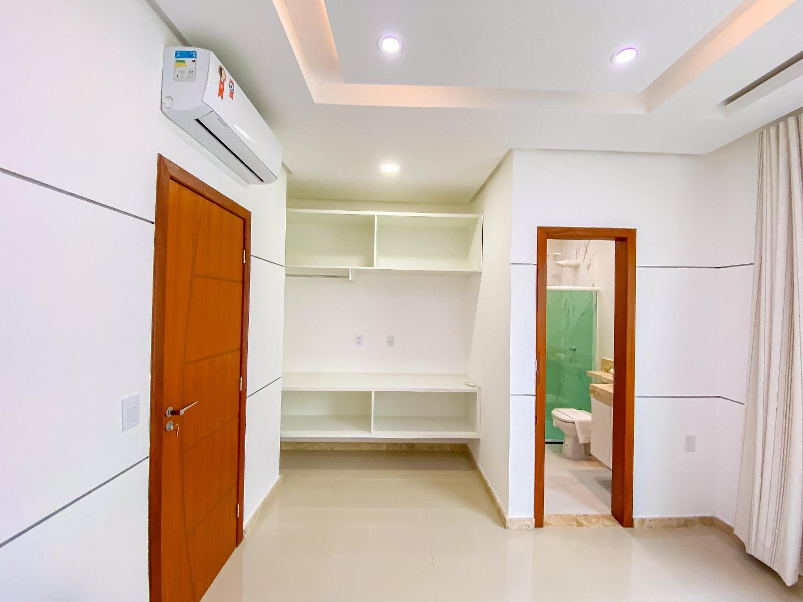 Casa com 4 quartos em condomínio com piscina e área gourmet próximo à praia de Taperapuã