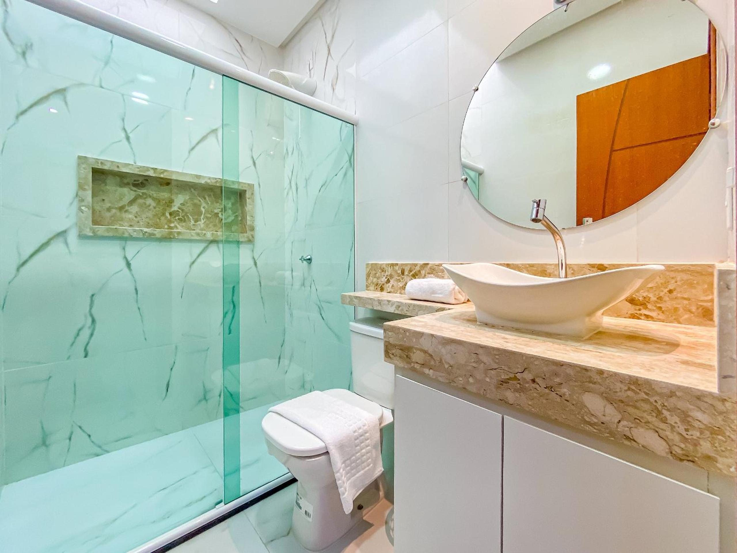 Casa com 4 quartos em condomínio com piscina e área gourmet próximo à praia de Taperapuã