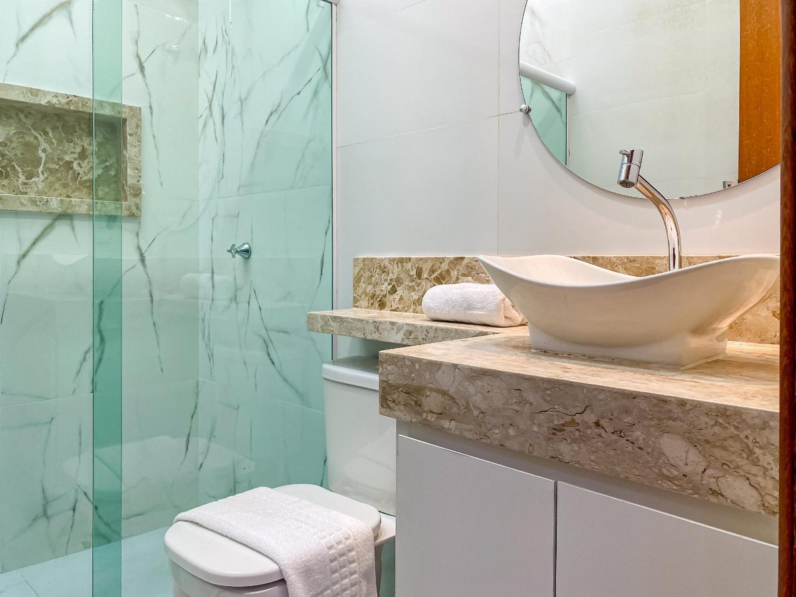 Casa com 4 quartos em condomínio com piscina e área gourmet próximo à praia de Taperapuã