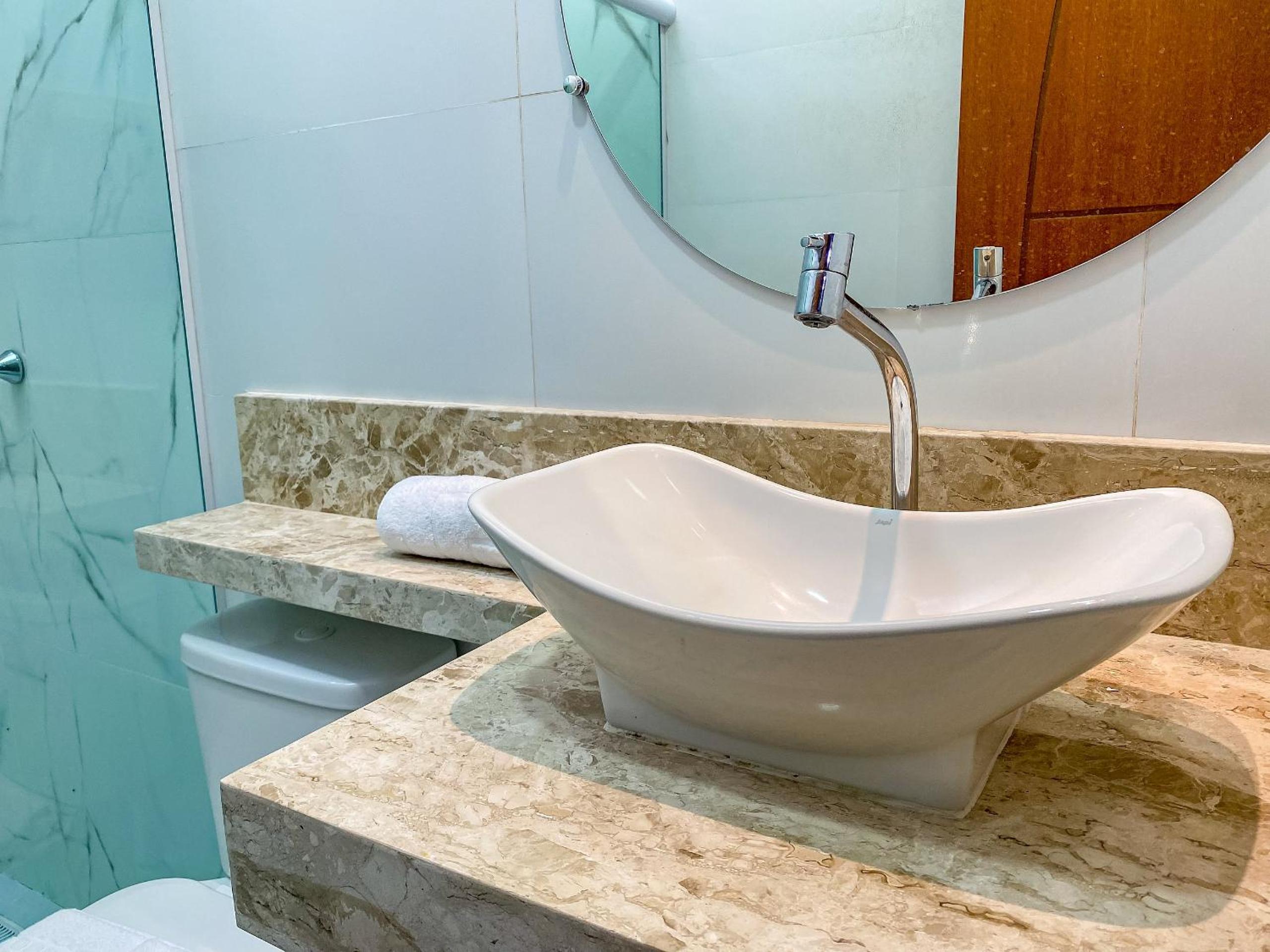 Casa com 4 quartos em condomínio com piscina e área gourmet próximo à praia de Taperapuã
