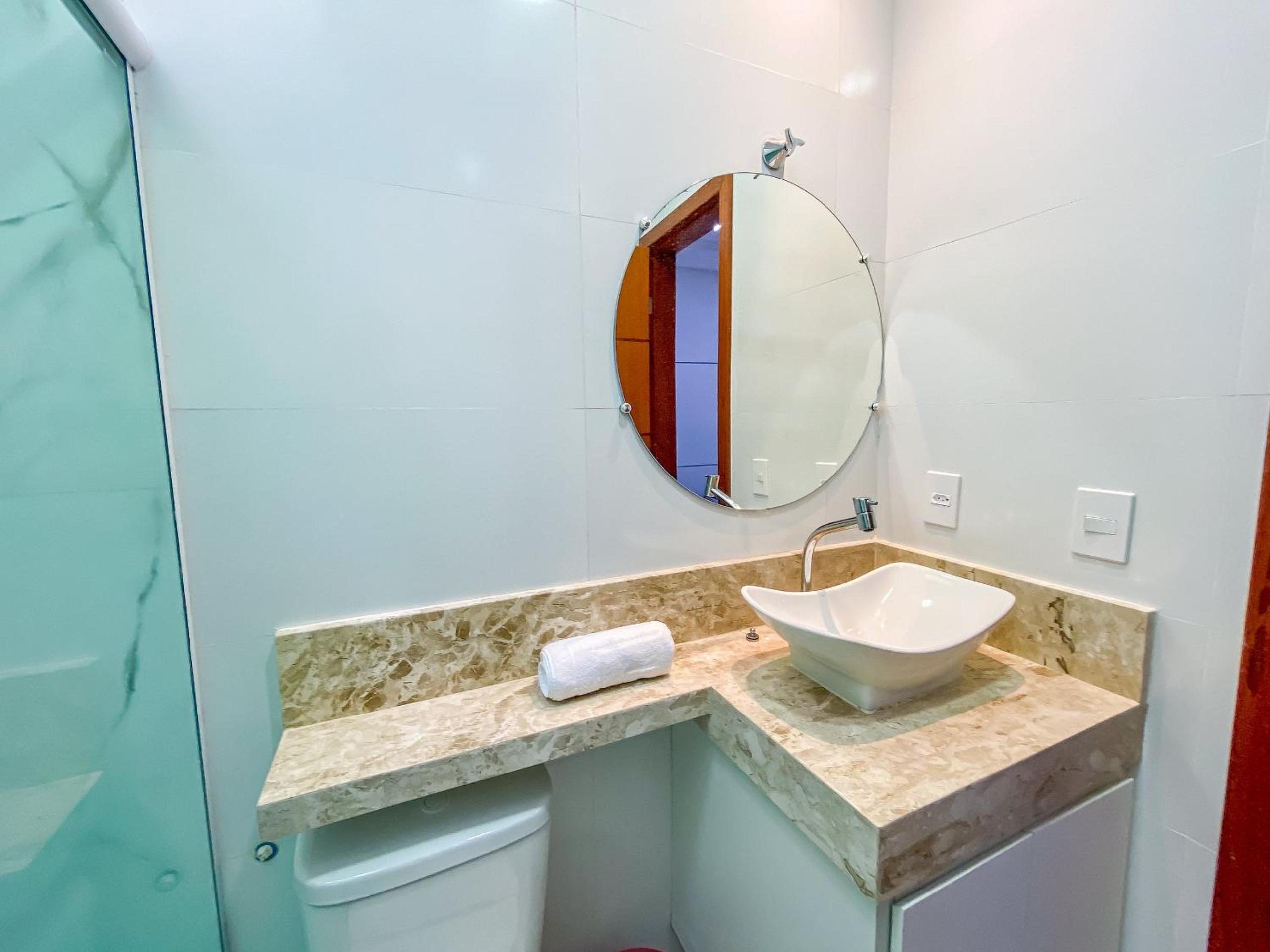 Casa com 4 quartos em condomínio com piscina e área gourmet próximo à praia de Taperapuã