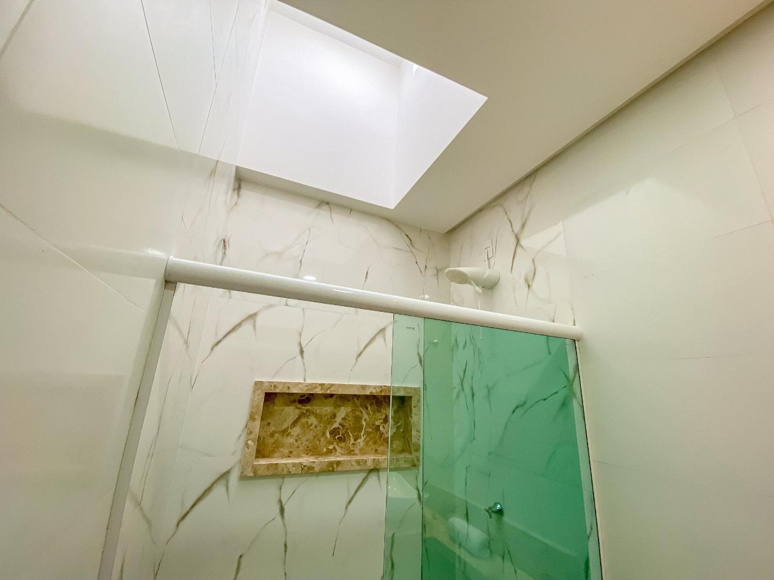Casa com 4 quartos em condomínio com piscina e área gourmet próximo à praia de Taperapuã