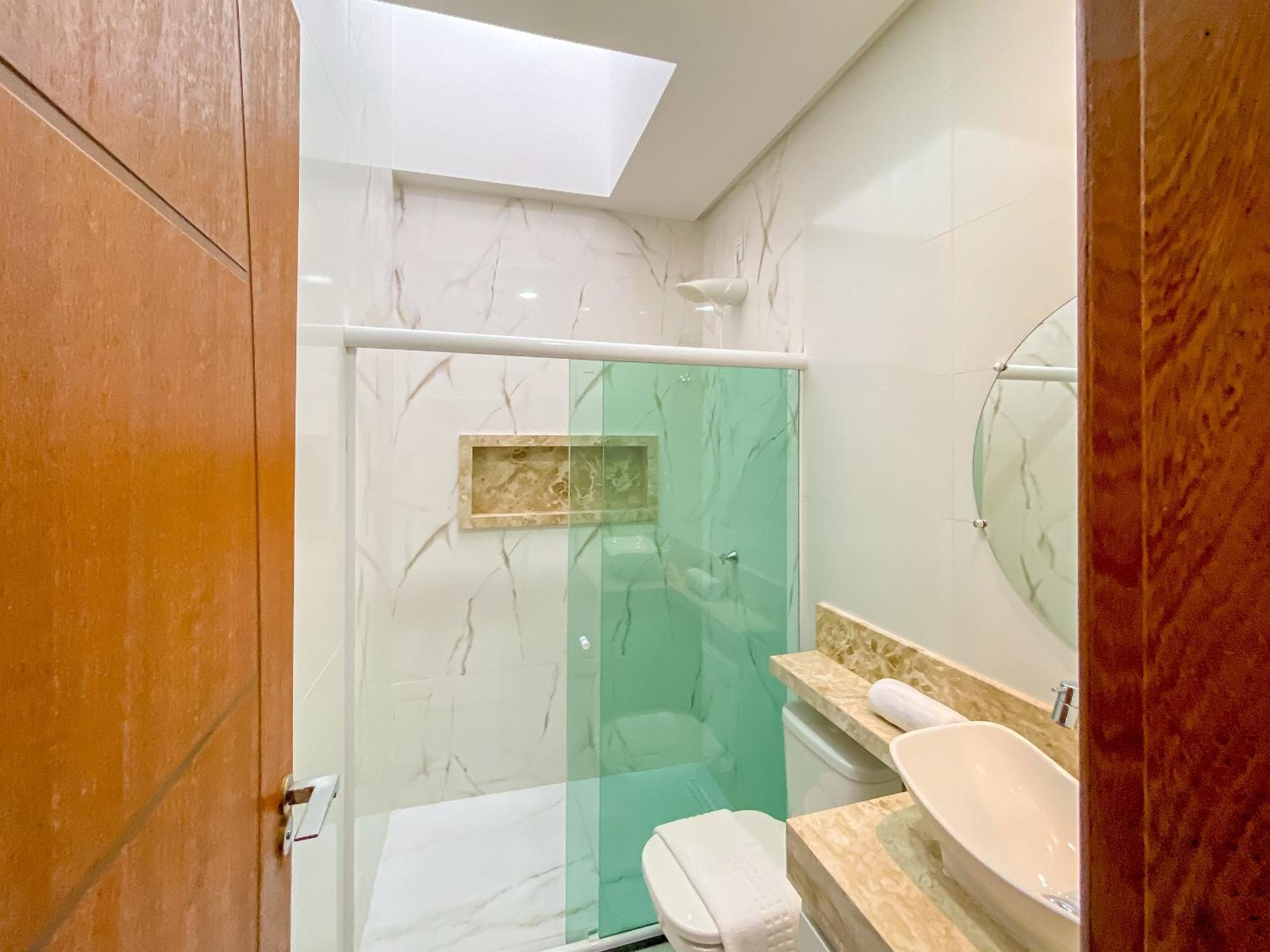 Casa com 4 quartos em condomínio com piscina e área gourmet próximo à praia de Taperapuã