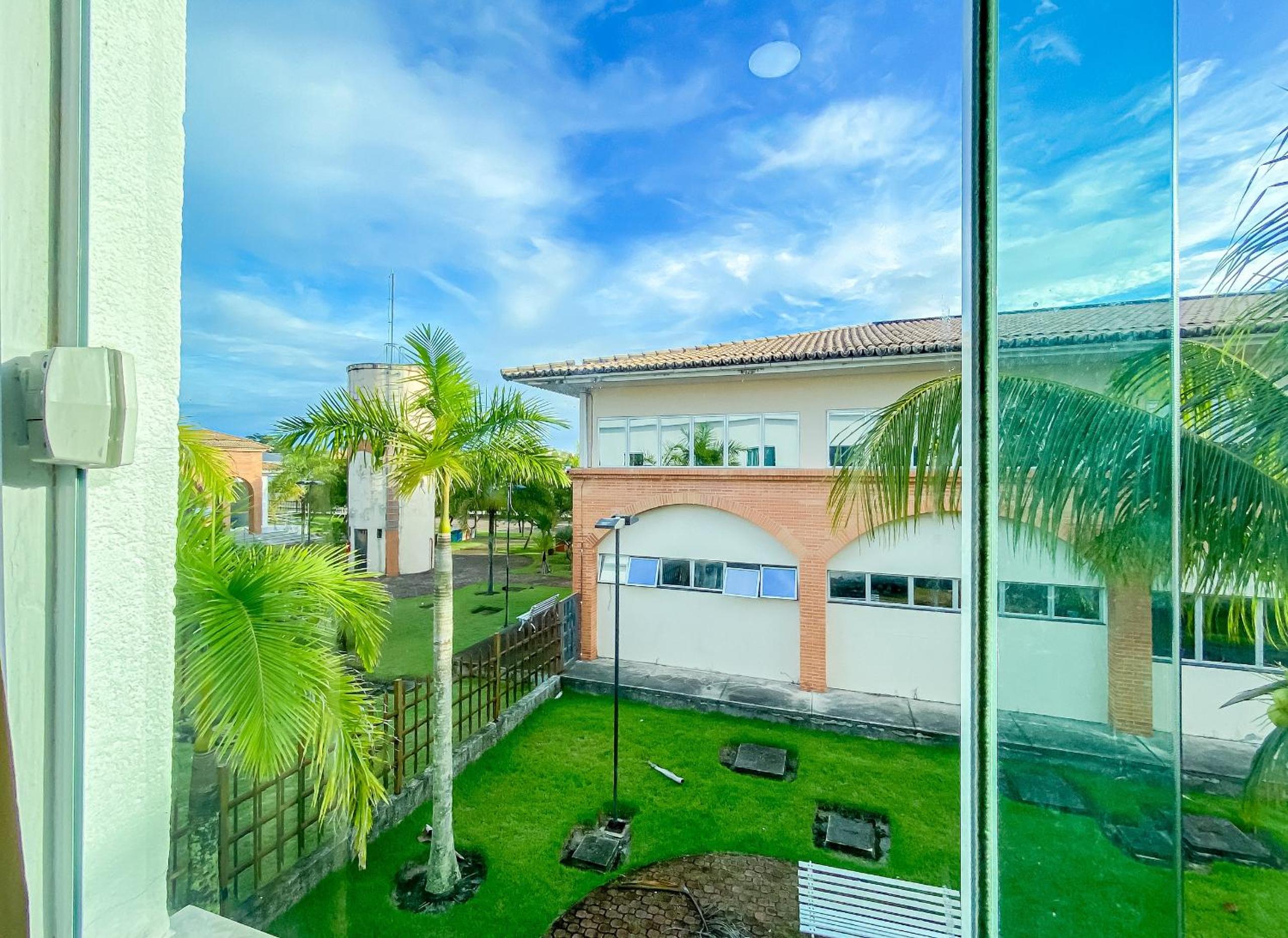 Casa com 4 quartos em condomínio com piscina e área gourmet próximo à praia de Taperapuã