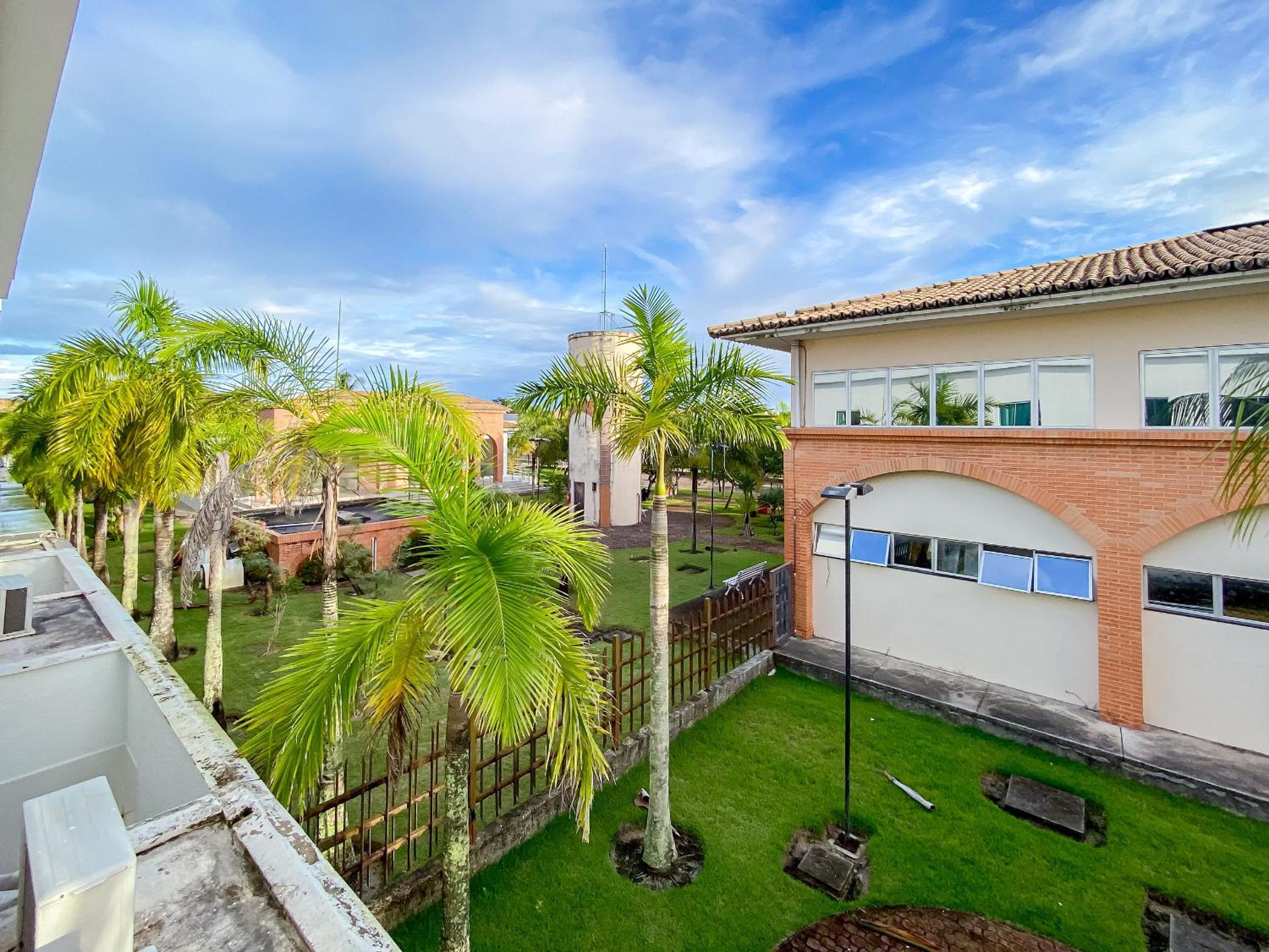 Casa com 4 quartos em condomínio com piscina e área gourmet próximo à praia de Taperapuã