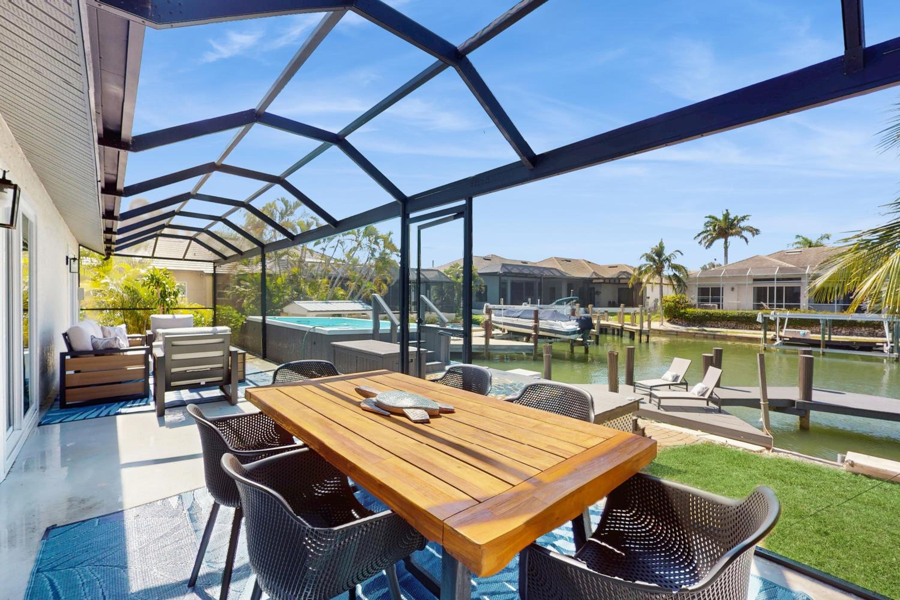 Swim Spa and Dock! Boaters Retreat on Marco Island
