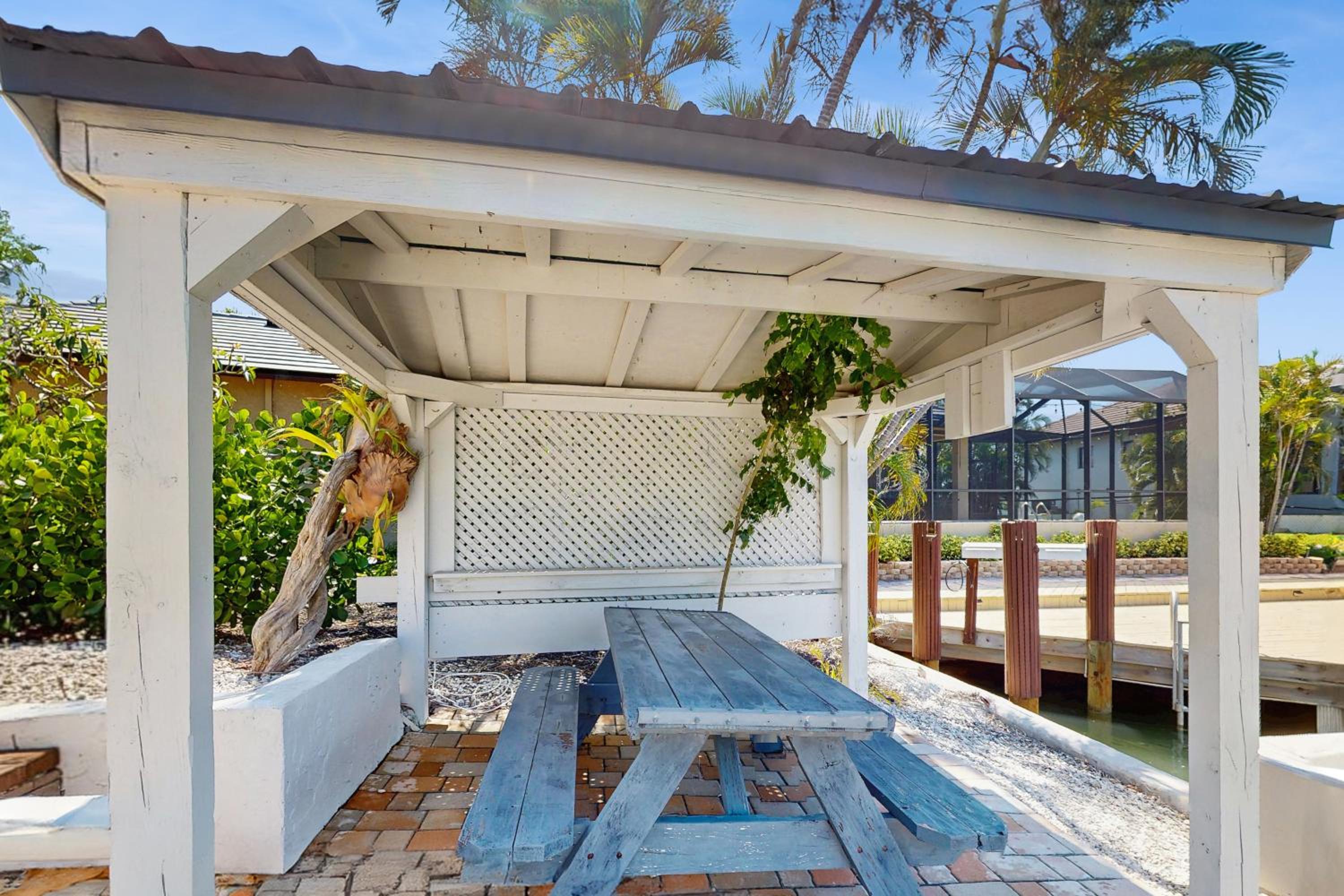 Swim Spa and Dock! Boaters Retreat on Marco Island