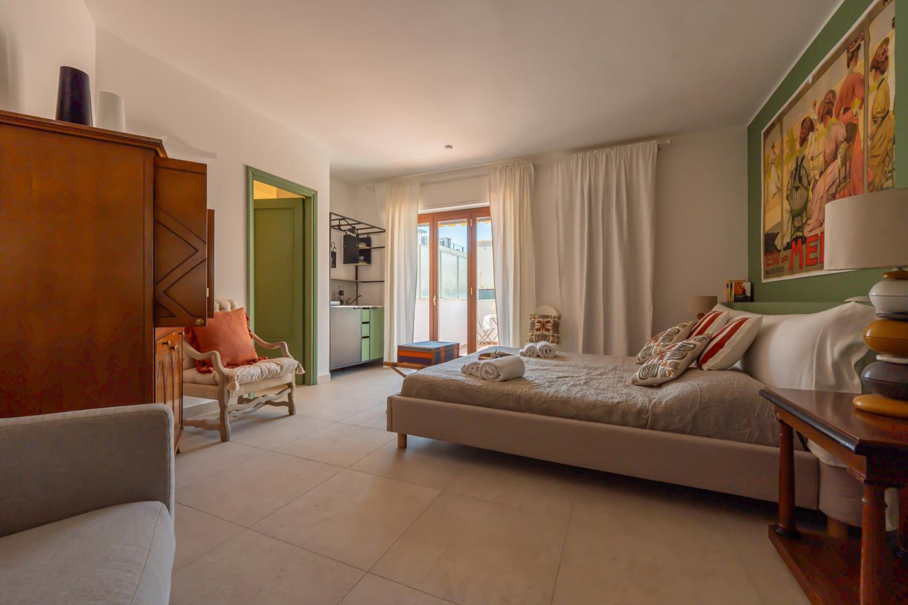 Molo Angioino Suites