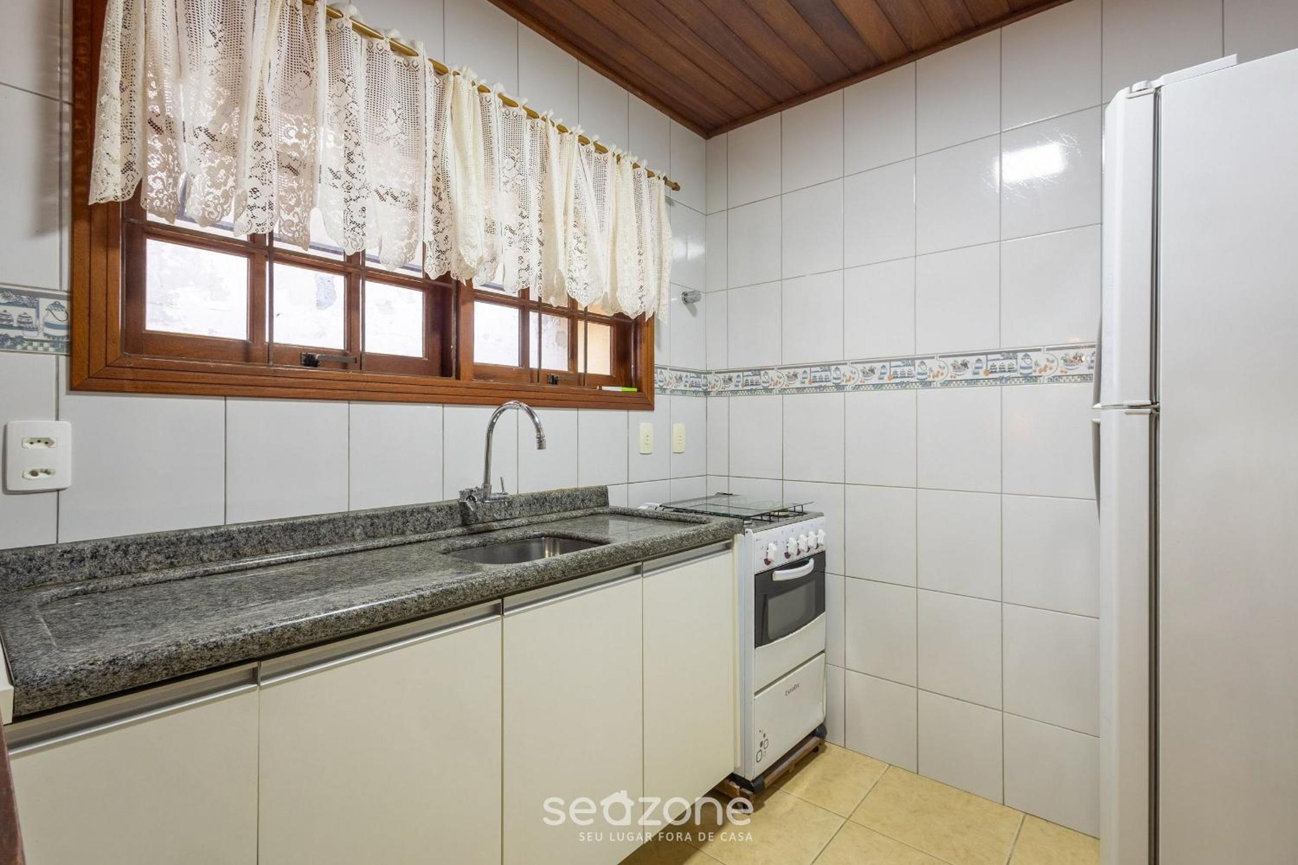 Charming house with BBQ by the sea MON0099
