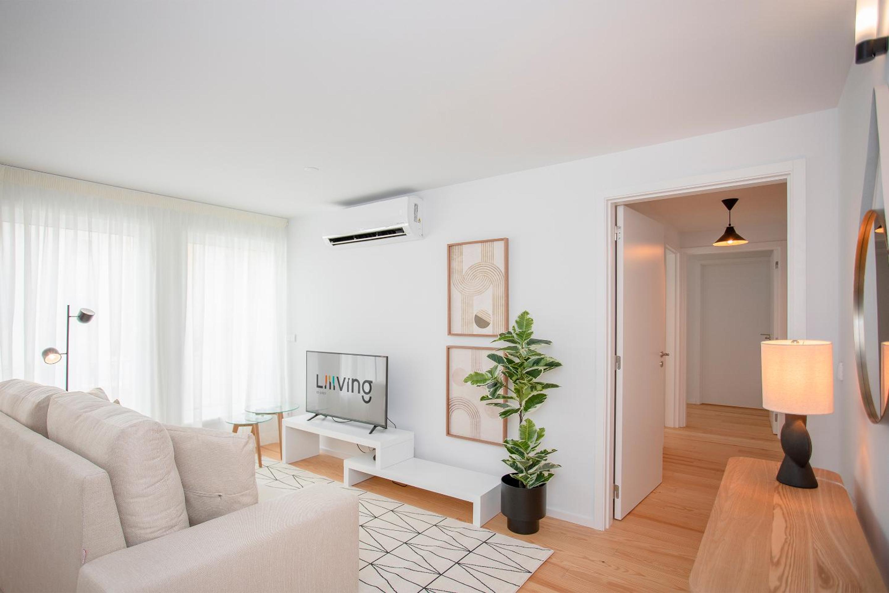 Liiiving in Porto - Modern & Glam Apartment J view 3
