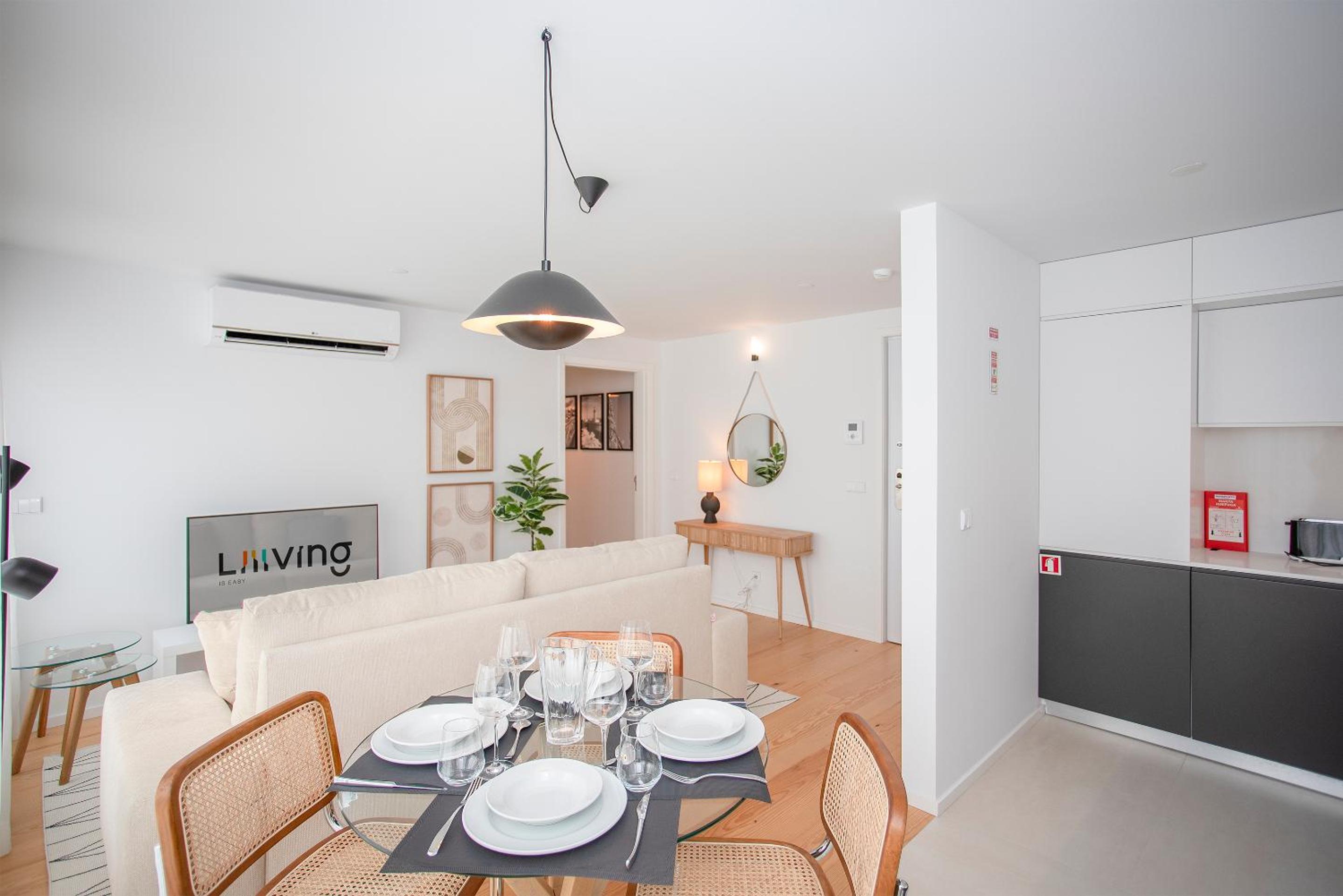 Liiiving in Porto - Modern & Glam Apartment J view 5