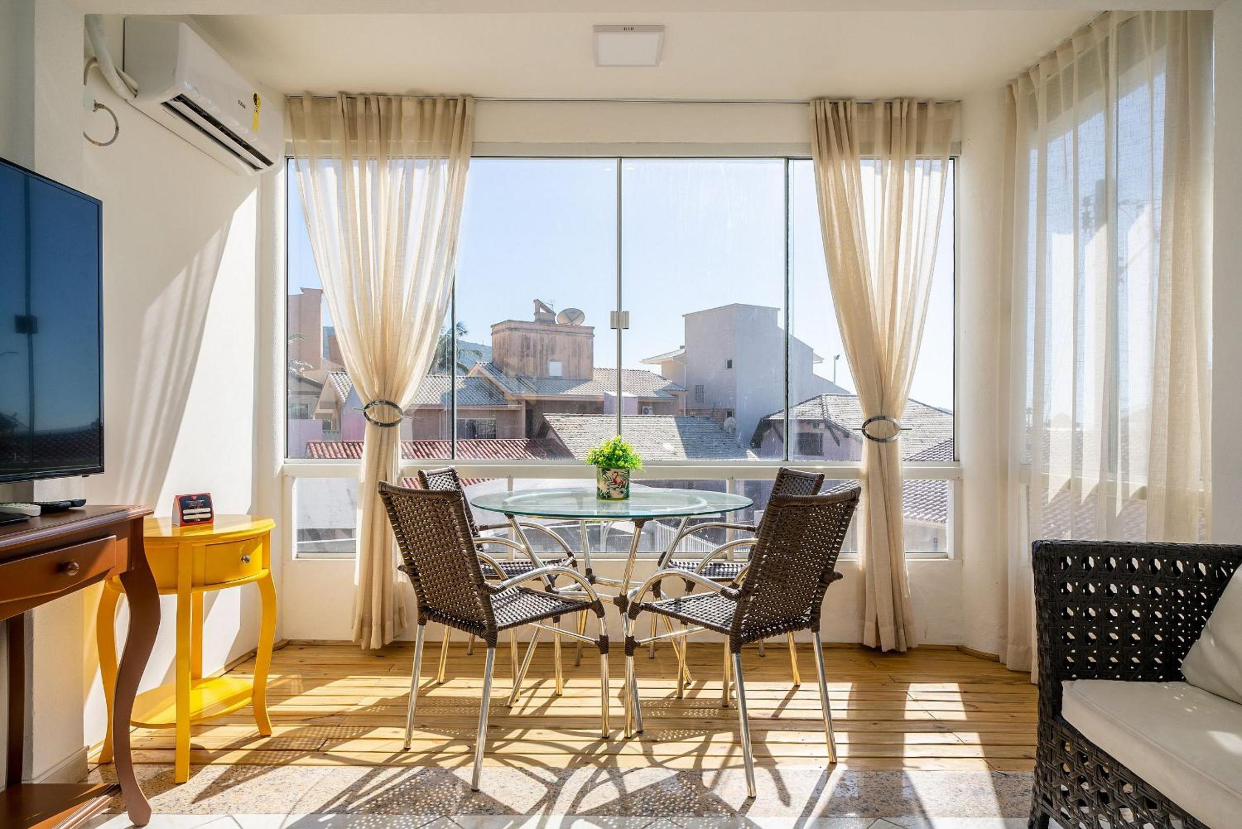 2BR apt w/suite 100m Bombas beach ROR0001