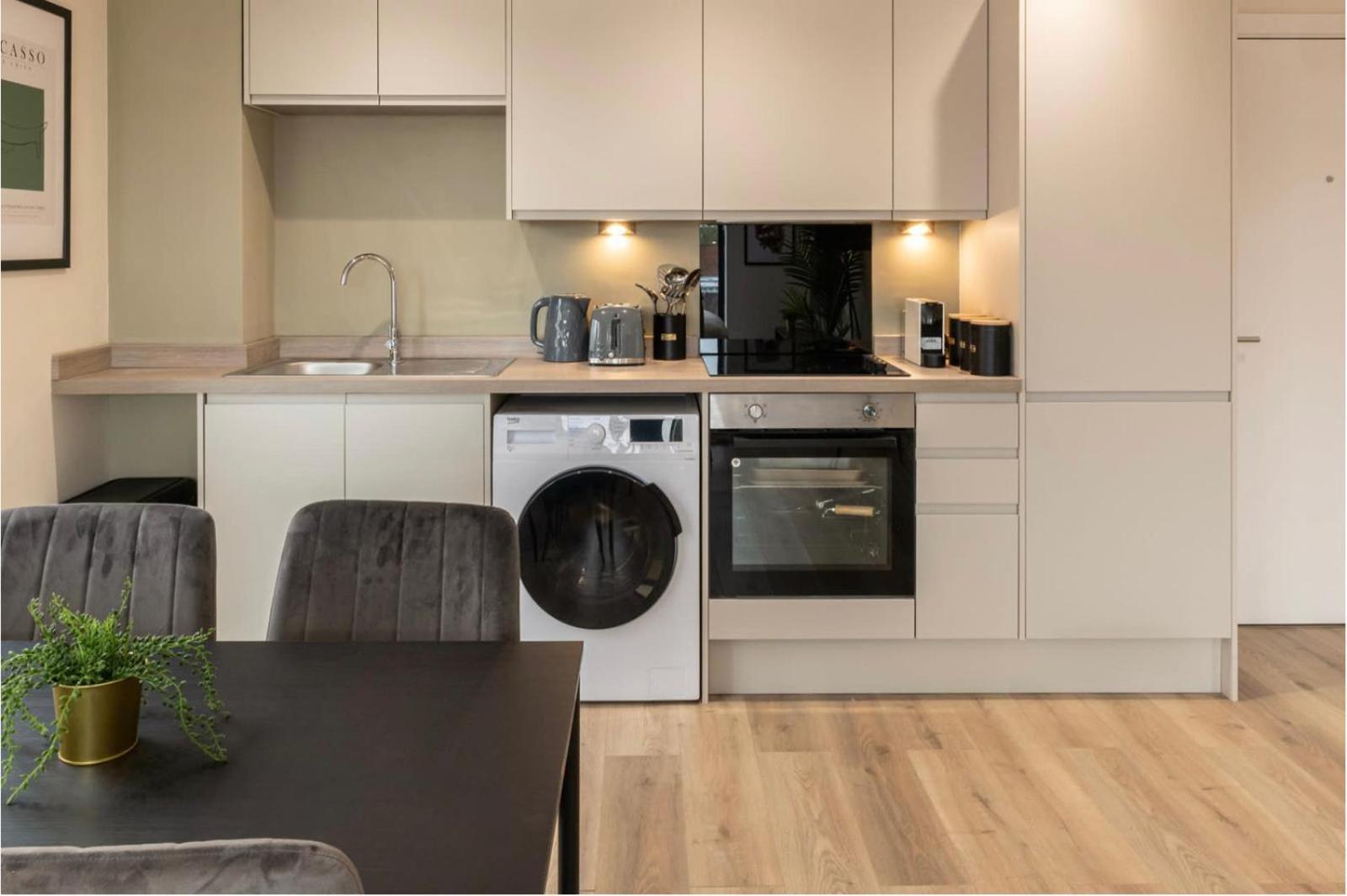 Richmond Row - Air Host & Stay - 2 bedroom sleeps 6