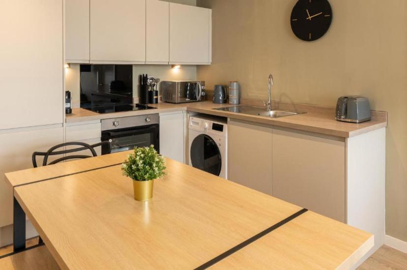 Richmond Row - Air Host & Stay - 2 bedroom sleeps 6