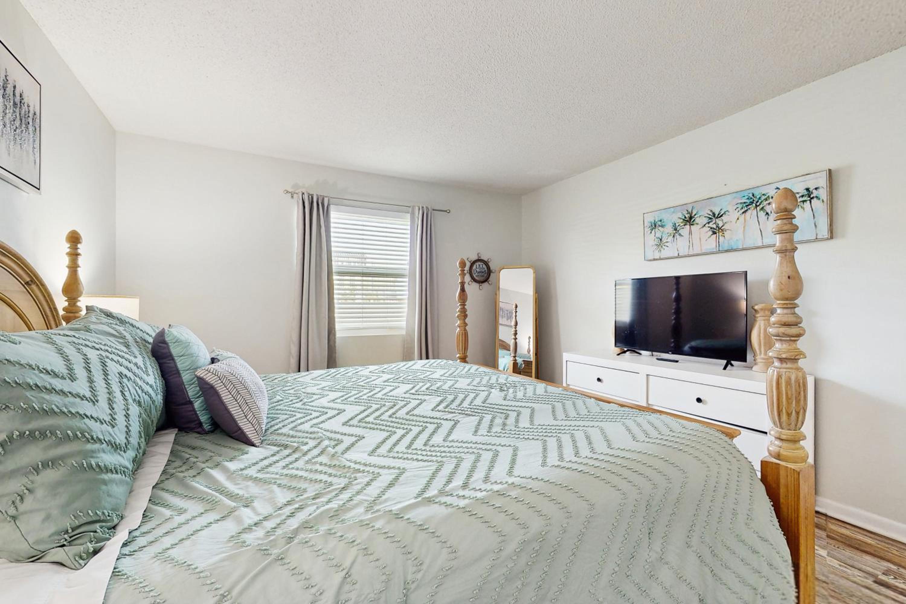 2 BR Condo with Shared Pool and Beach Access