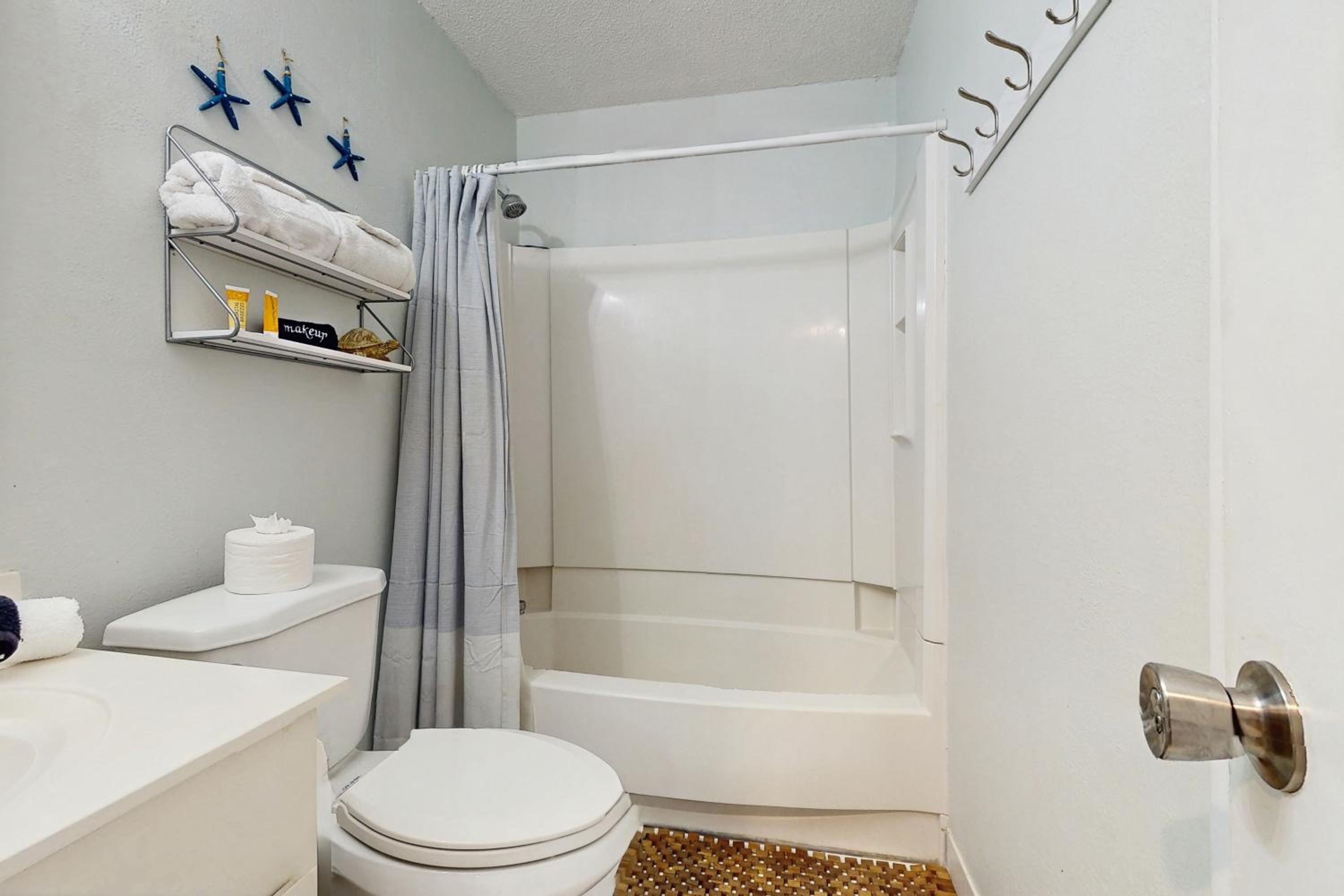 2 BR Condo with Shared Pool and Beach Access