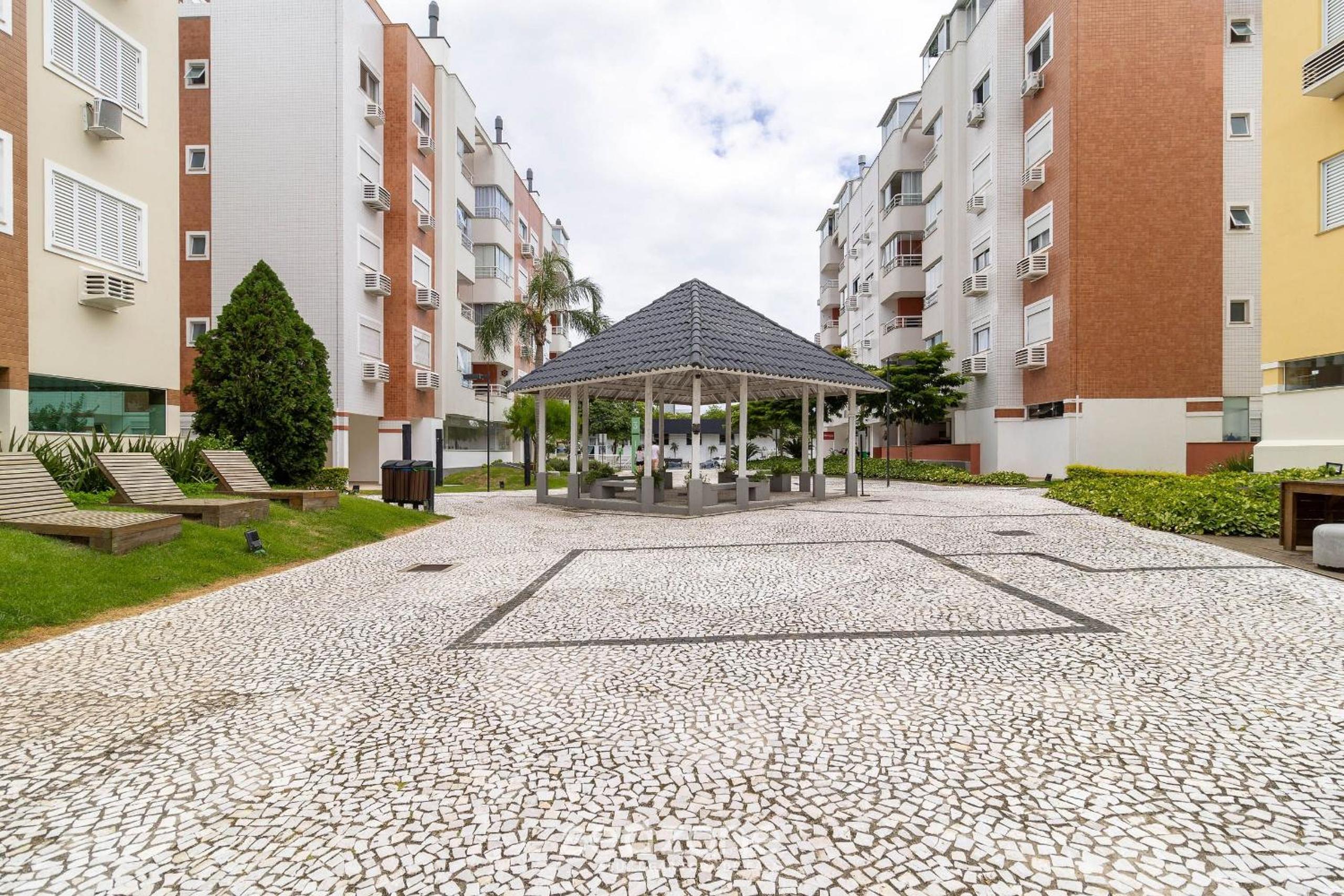 Apt with balcony, few minutes from the sea CCB103