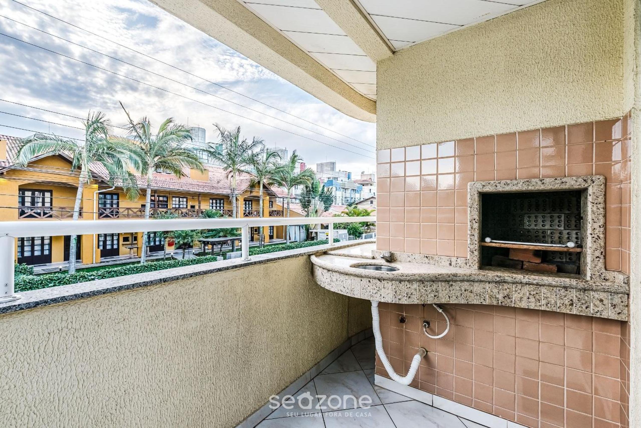 2BR apt w/balcony 220m Bombas FDL103