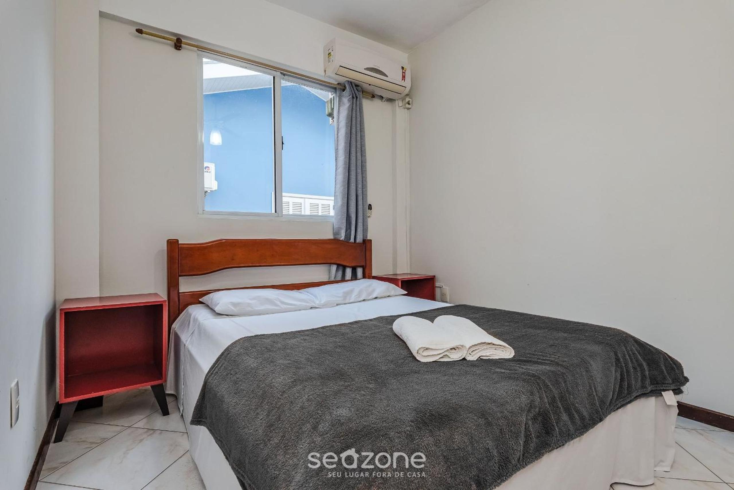 2BR apt w/balcony 220m Bombas FDL103