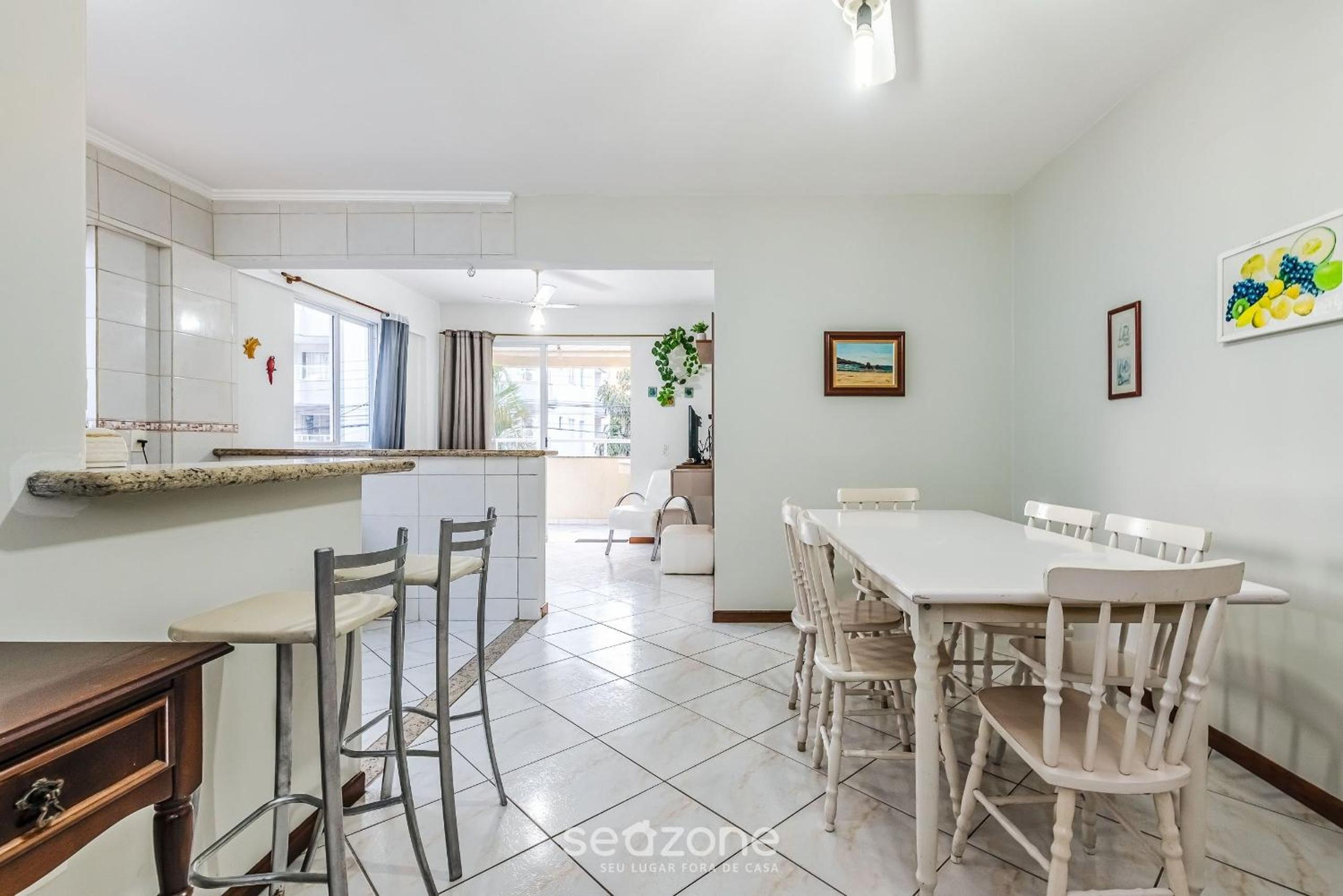 2BR apt w/balcony 220m Bombas FDL103