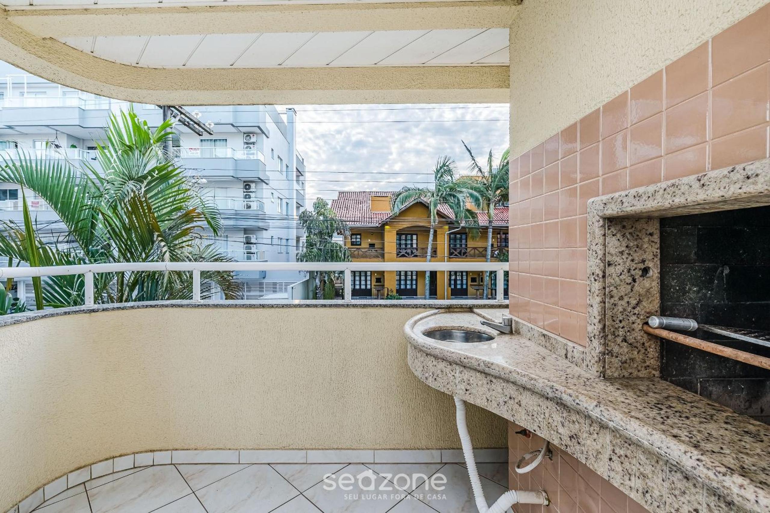 2BR apt w/balcony 220m Bombas FDL103