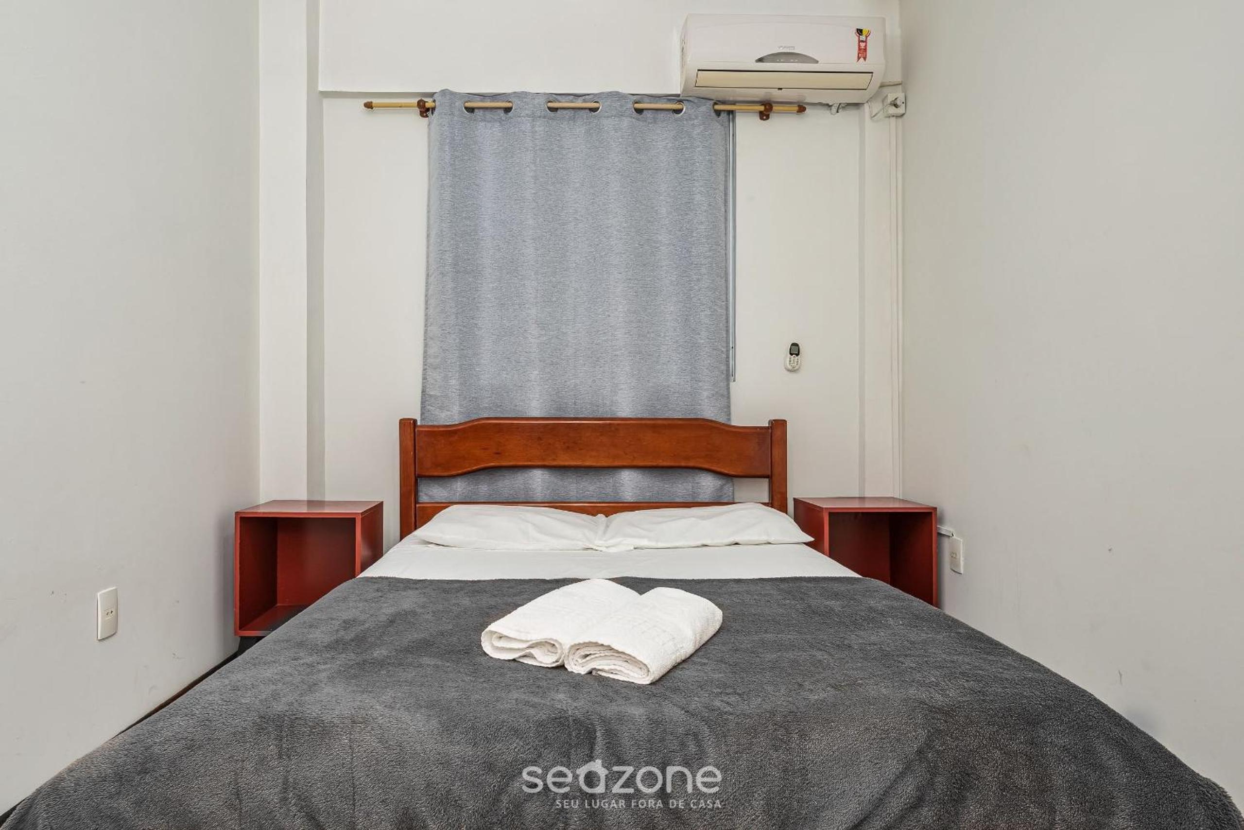 2BR apt w/balcony 220m Bombas FDL103