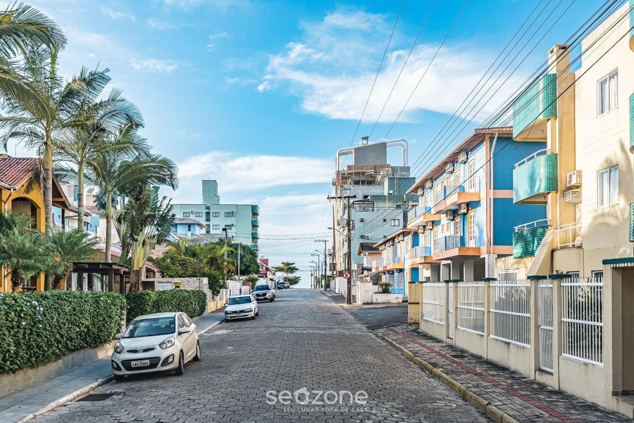 2BR apt w/balcony 220m Bombas FDL103