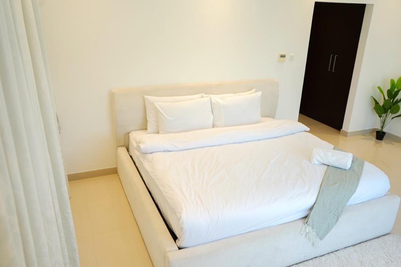 Al Dana H2O Luxury Villa