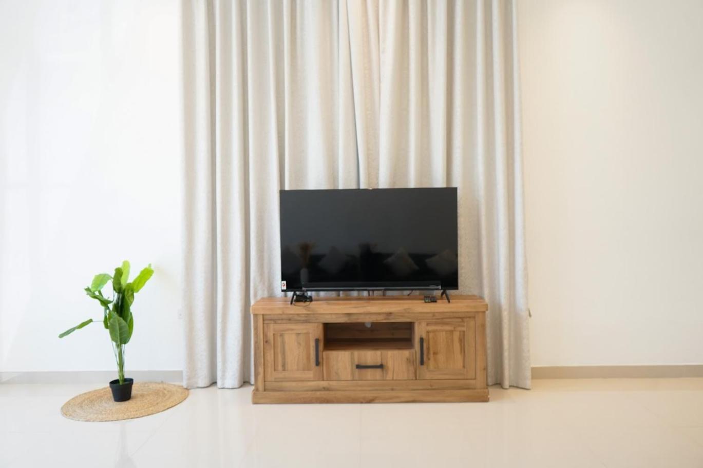 Al Dana H2O Luxury Villa