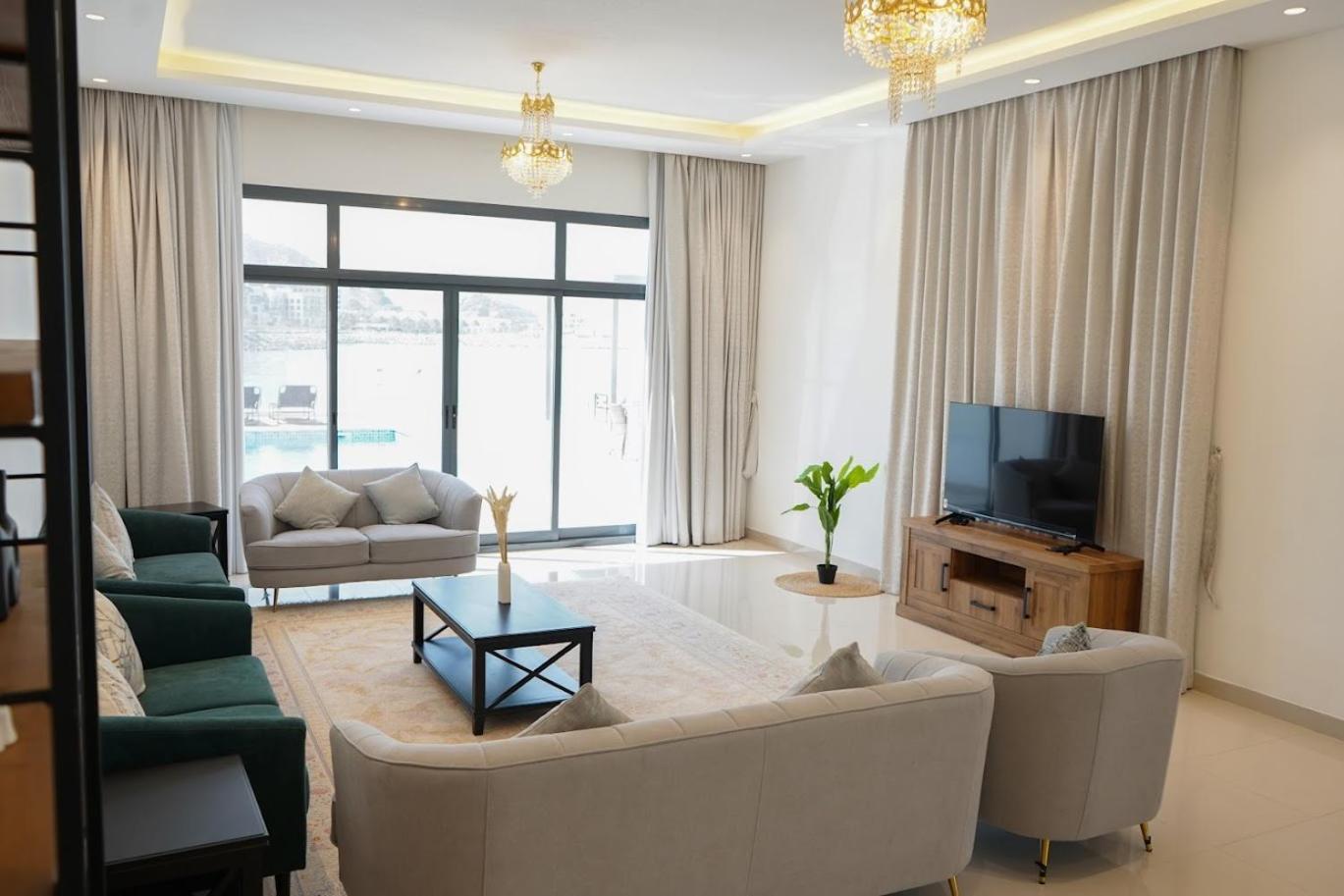 Al Dana H2O Luxury Villa