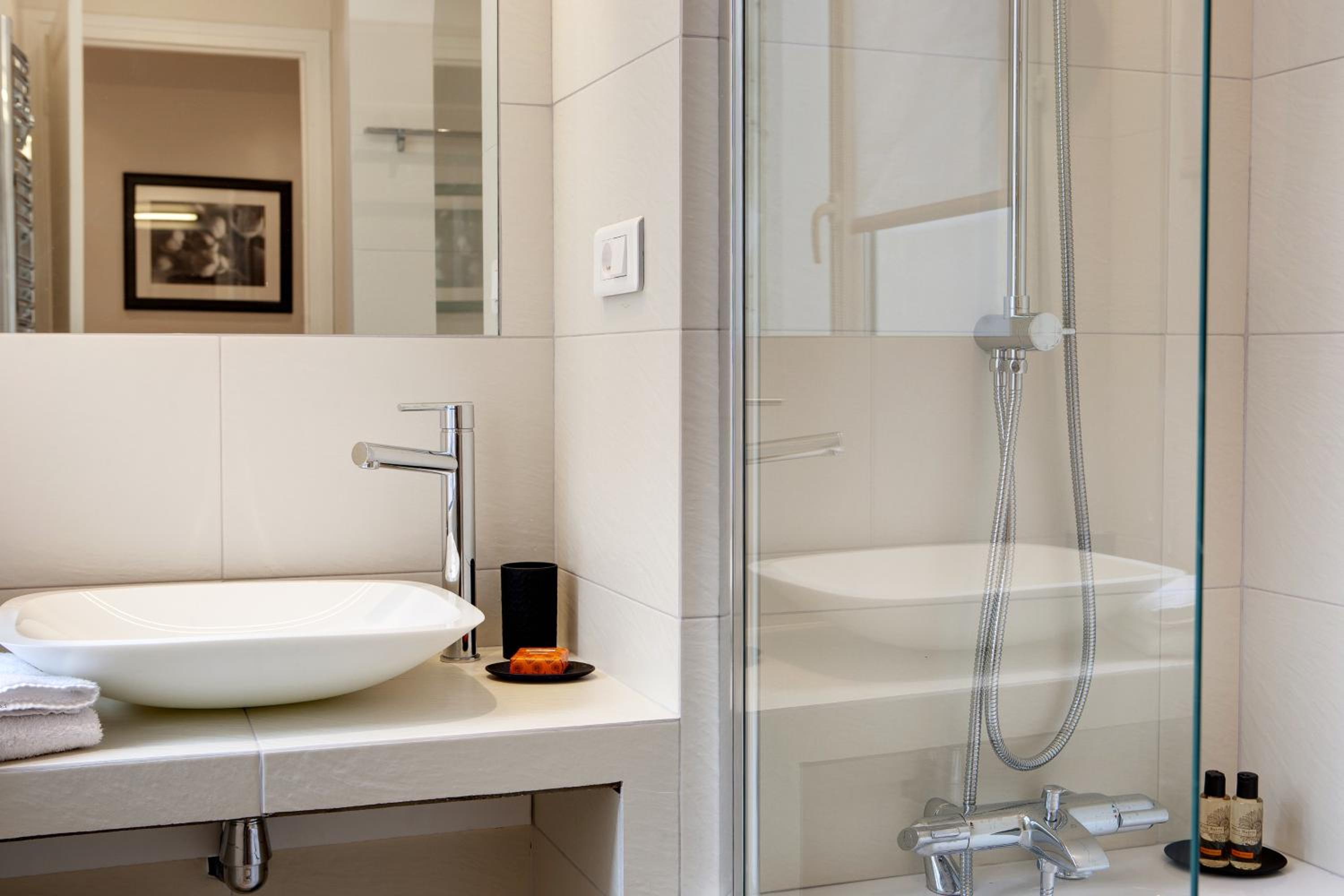 Paris Sevigne Elegant residence