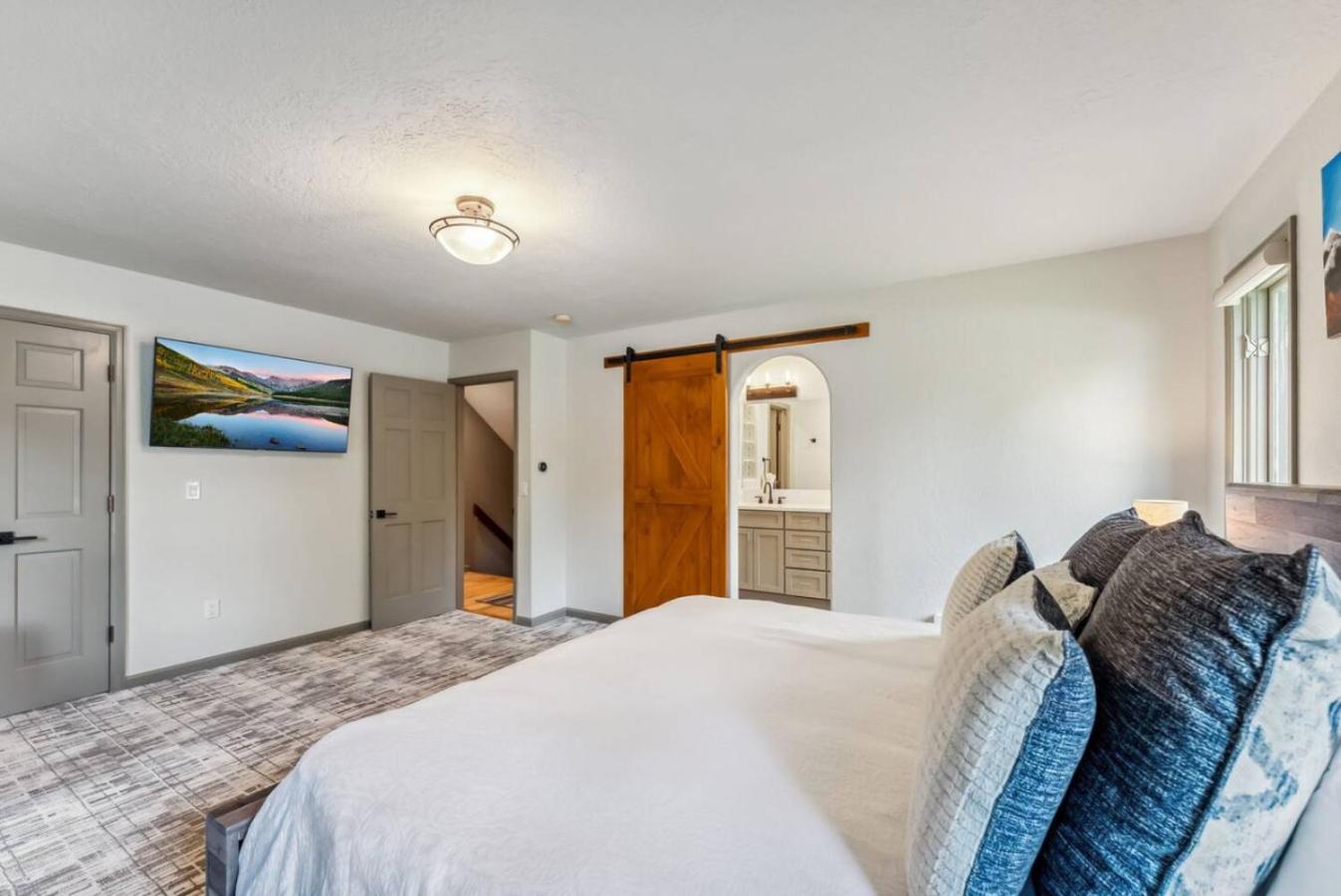 EagleVail Alpine Escape Riverside Luxe W Spa