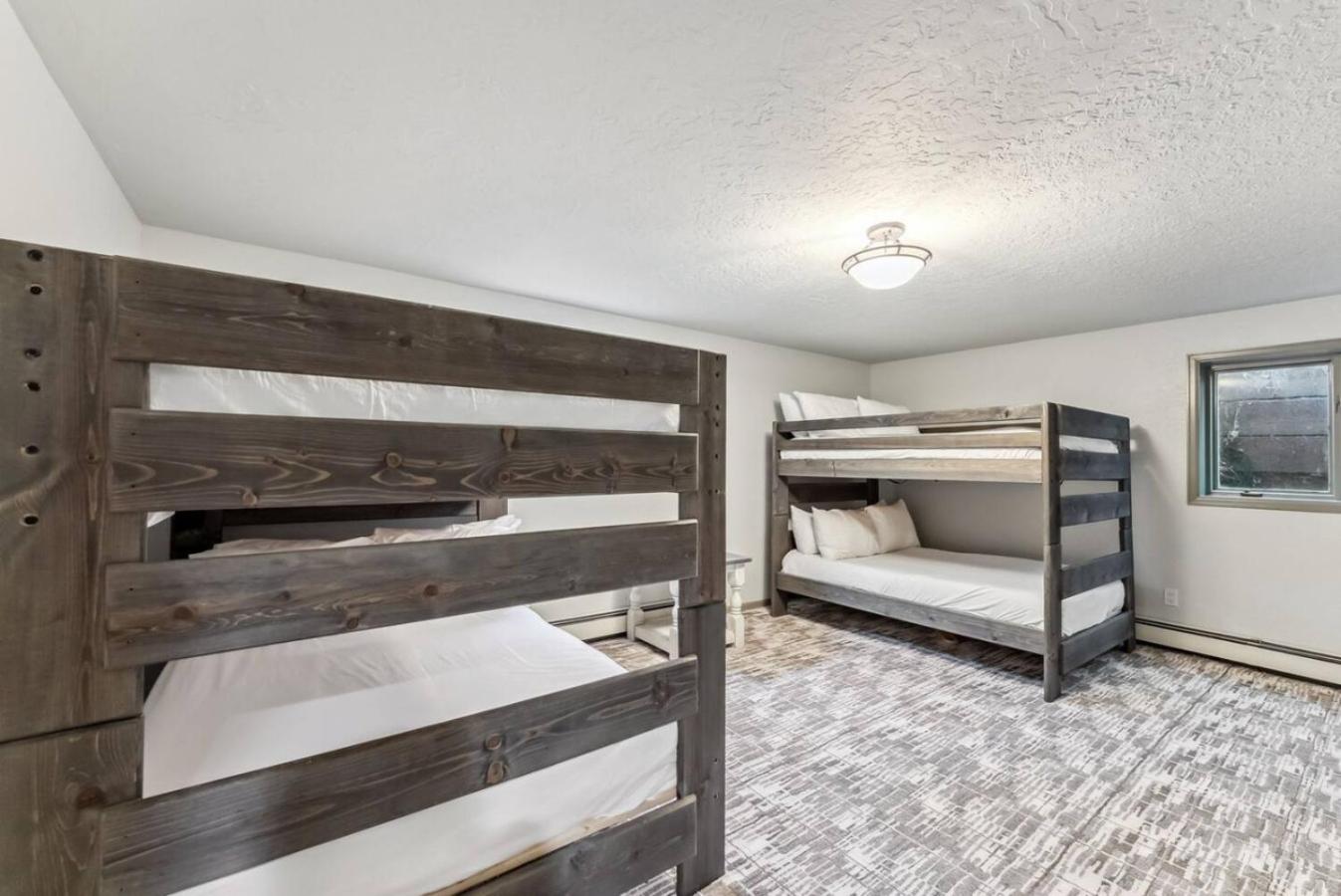 EagleVail Alpine Escape Riverside Luxe W Spa