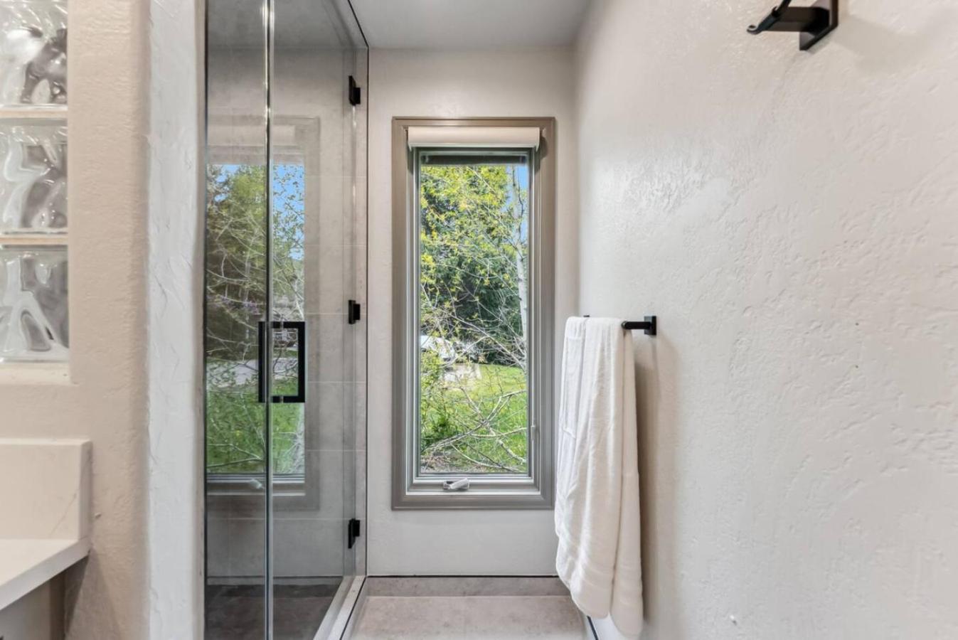 EagleVail Alpine Escape Riverside Luxe W Spa