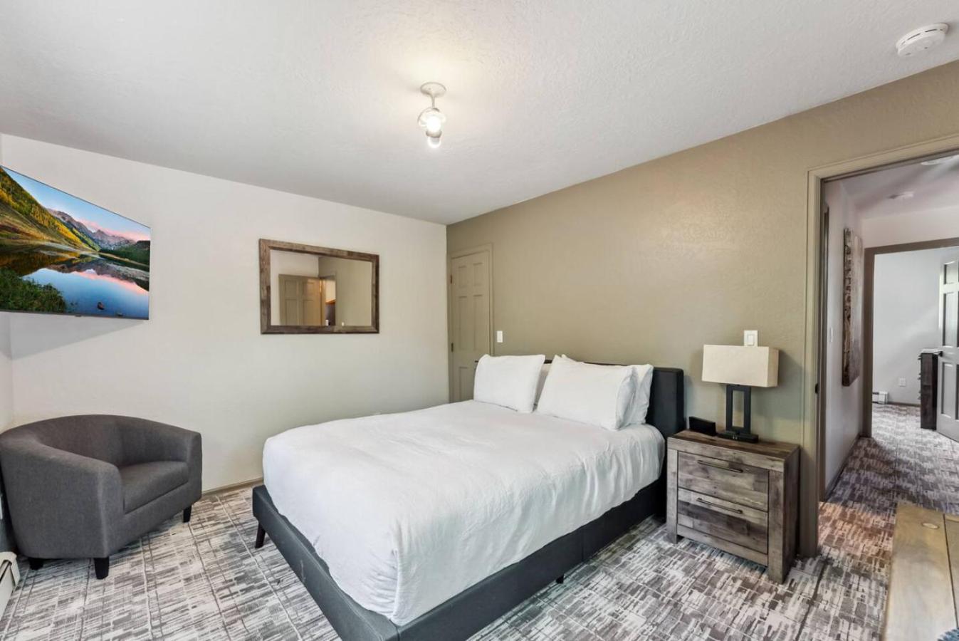 EagleVail Alpine Escape Riverside Luxe W Spa