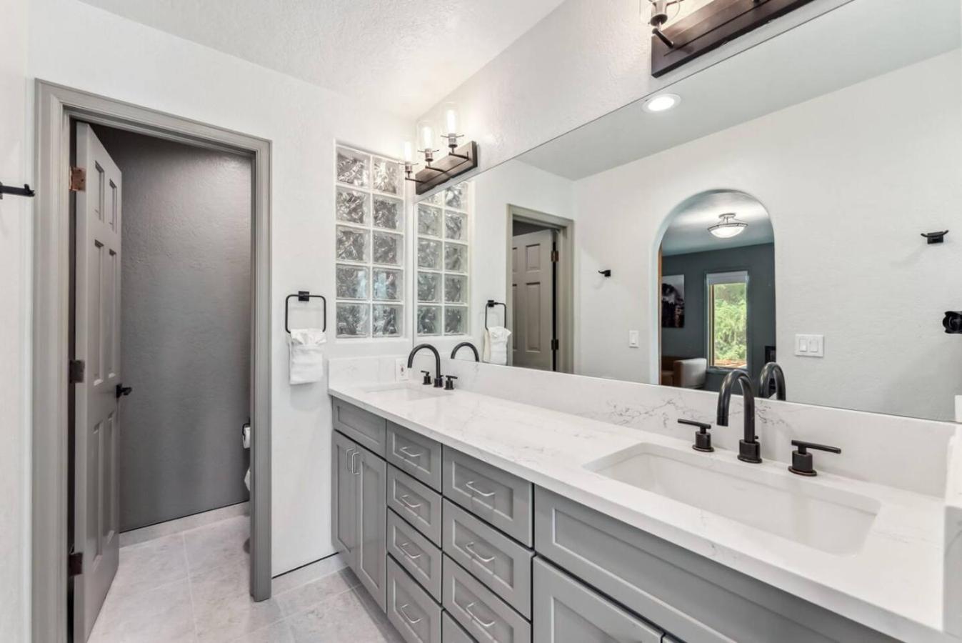 EagleVail Alpine Escape Riverside Luxe W Spa