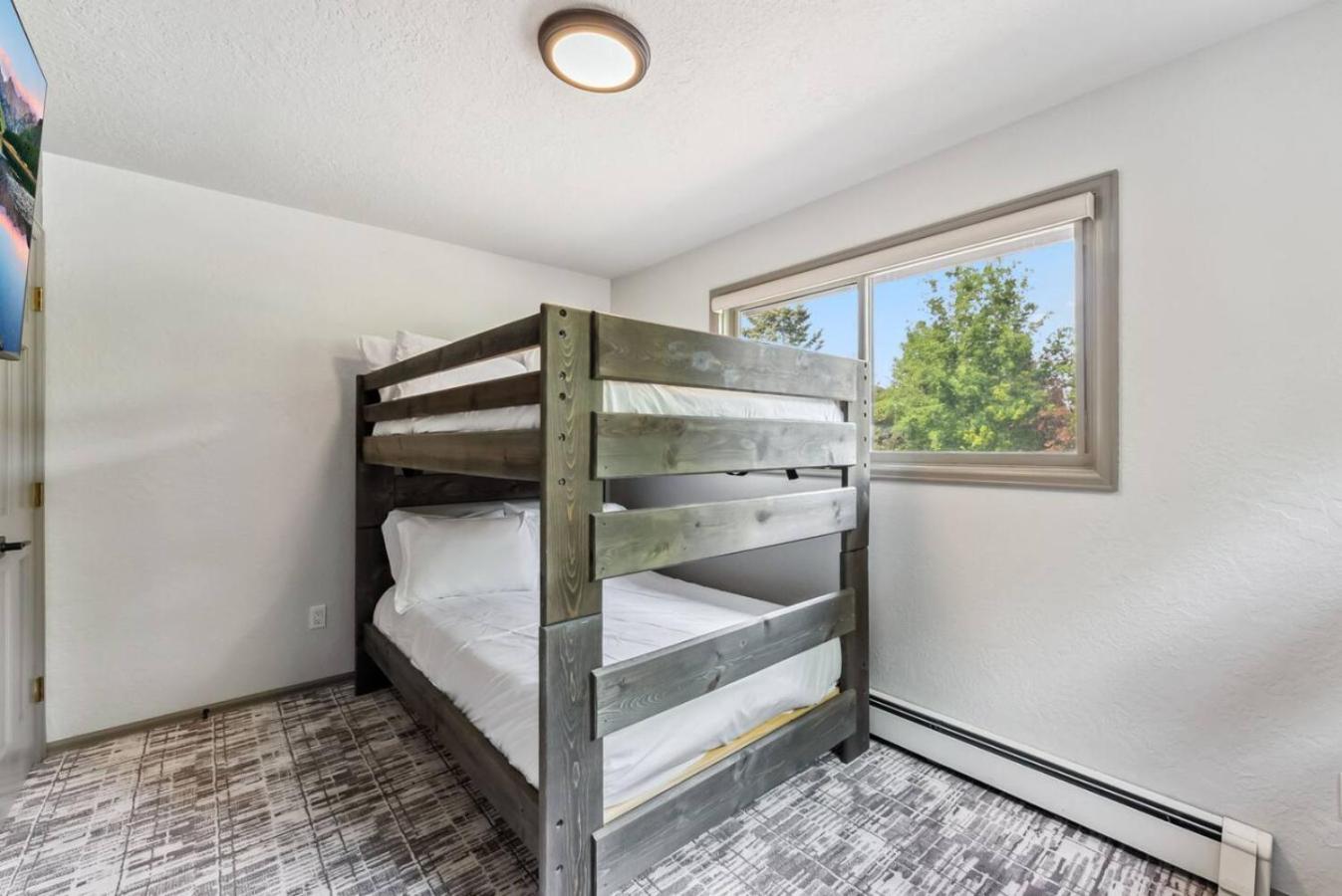 EagleVail Alpine Escape Riverside Luxe W Spa